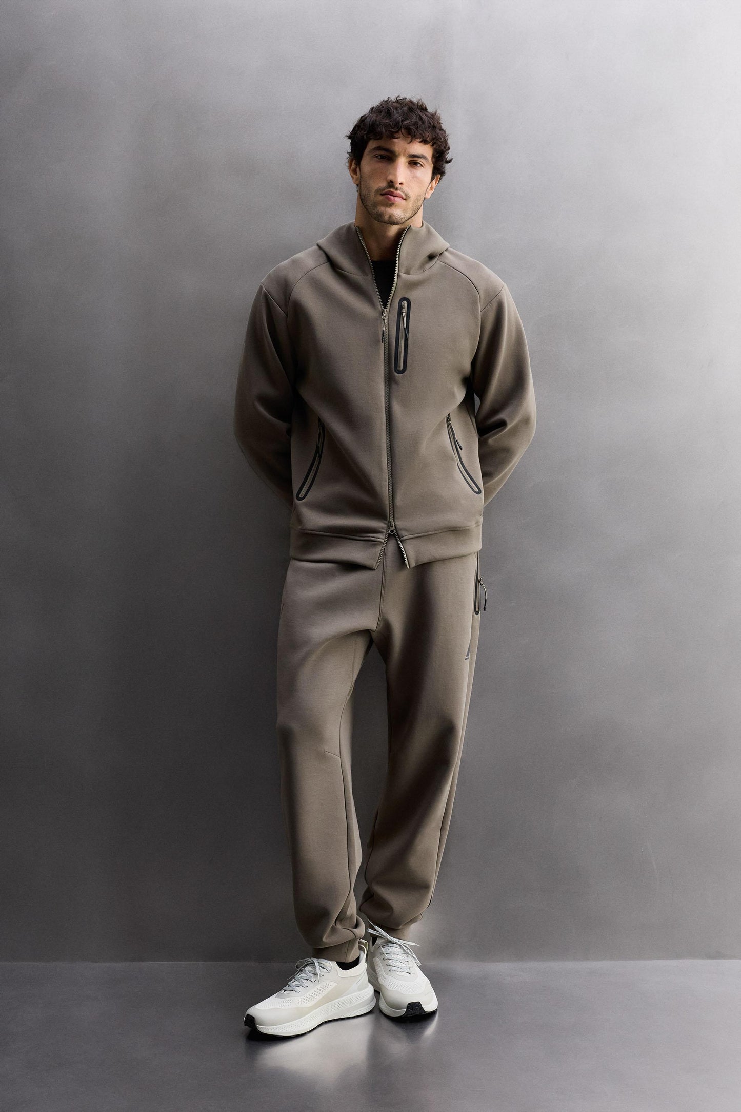 TECHNICAL ZIPPER PANTS