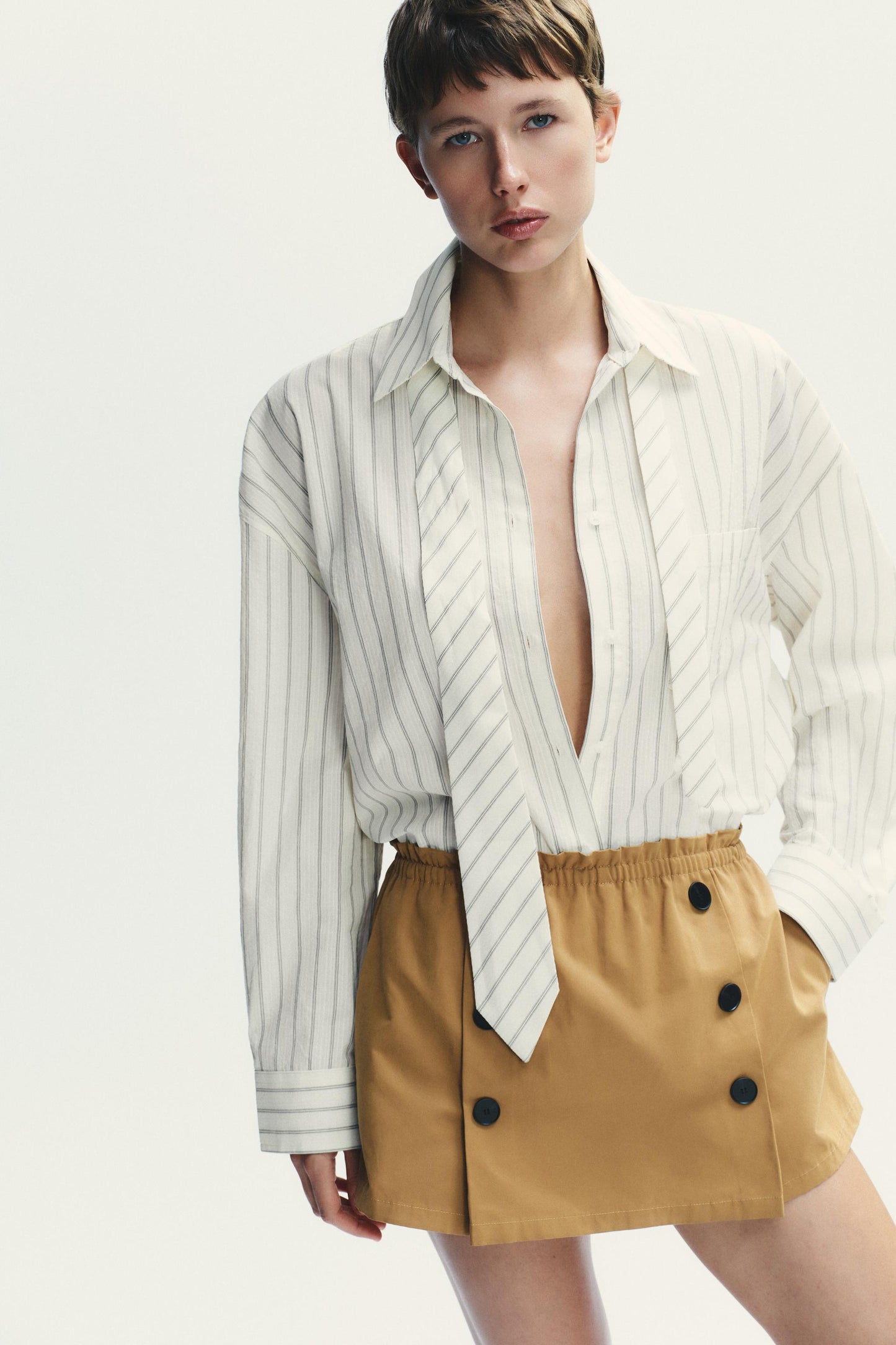 BUTTON SKORT