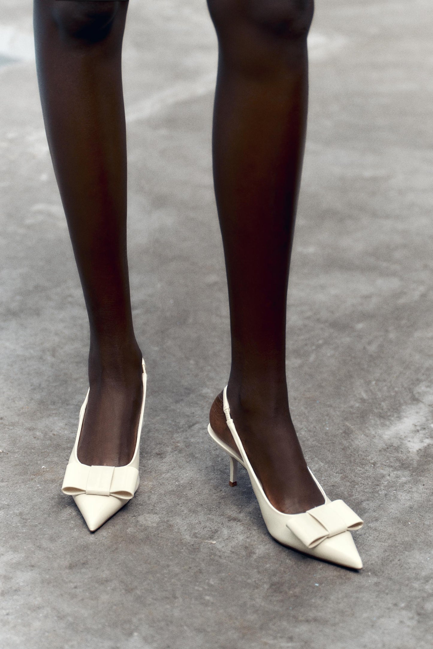 PATENT FINISH BOW HEELS