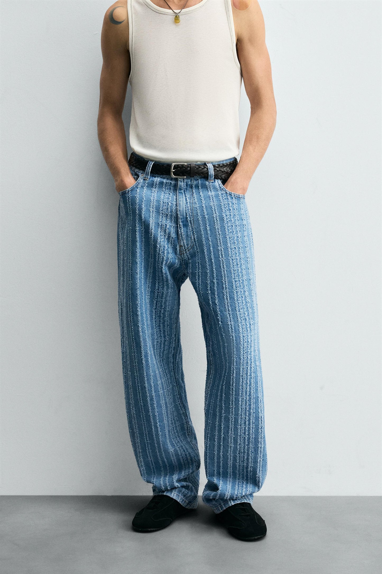 TEXTURED STRIPED JEANS