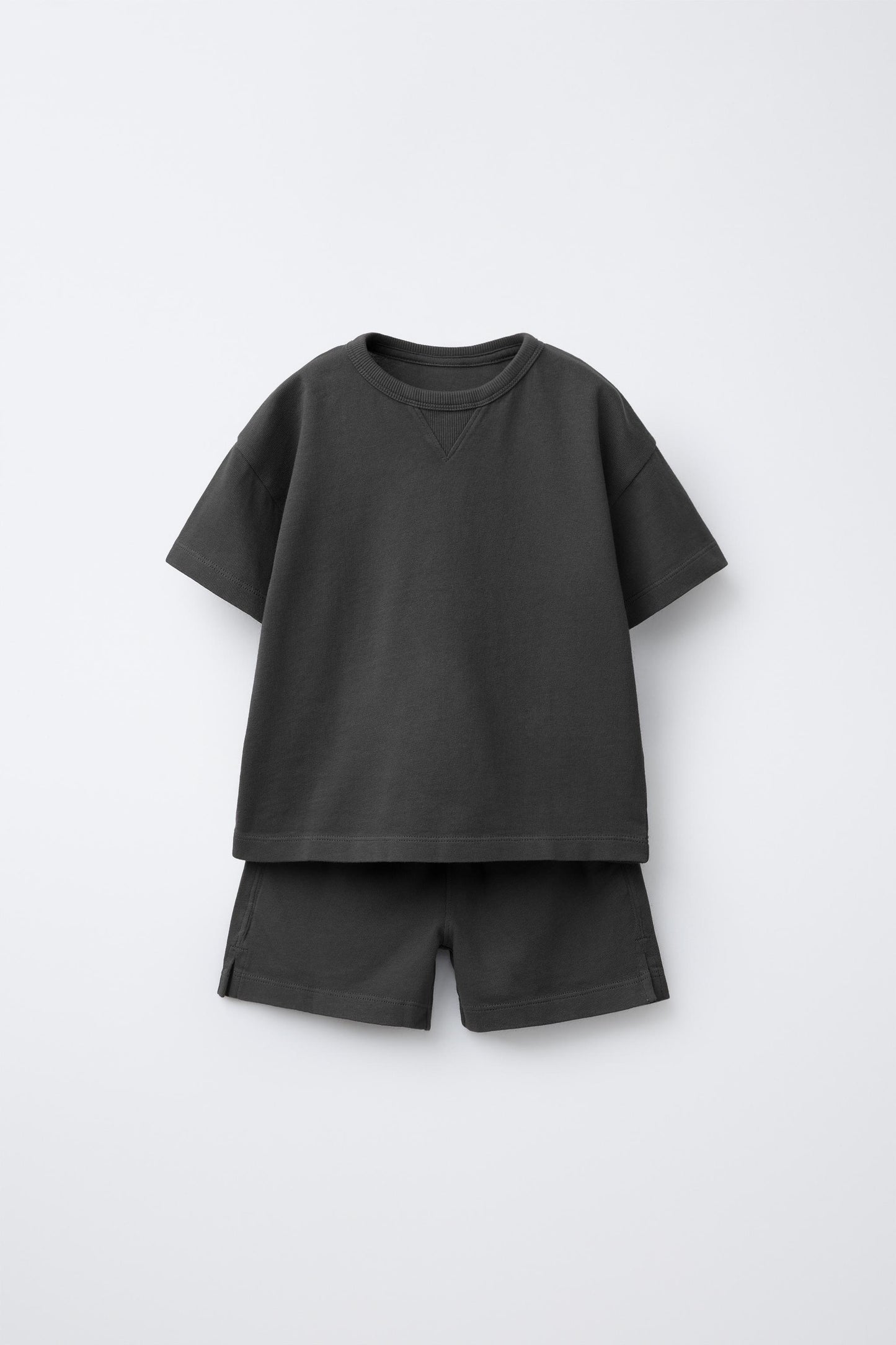 PLAIN T-SHIRT AND BERMUDA JOGGING SET