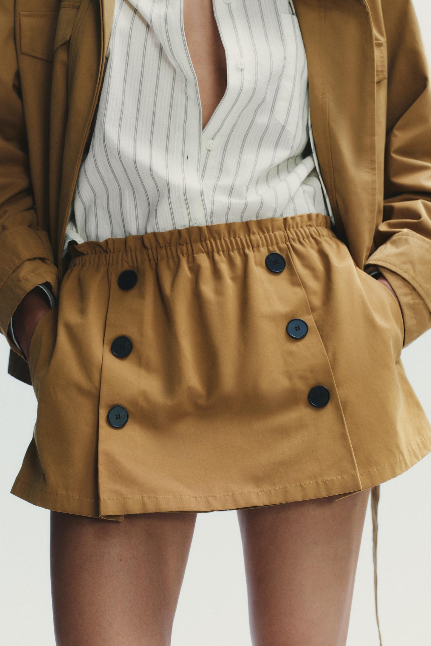 BUTTON SKORT
