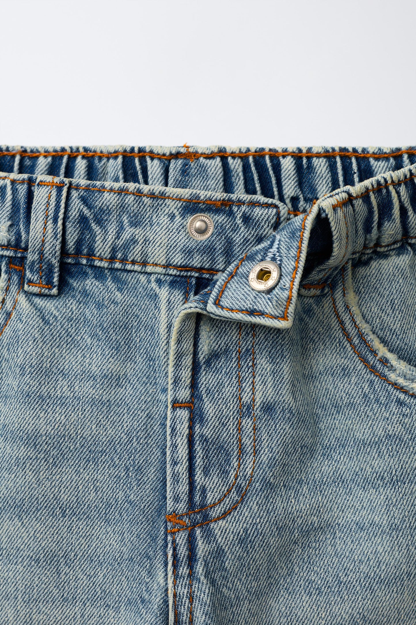 RIPPED BAGGY JEANS