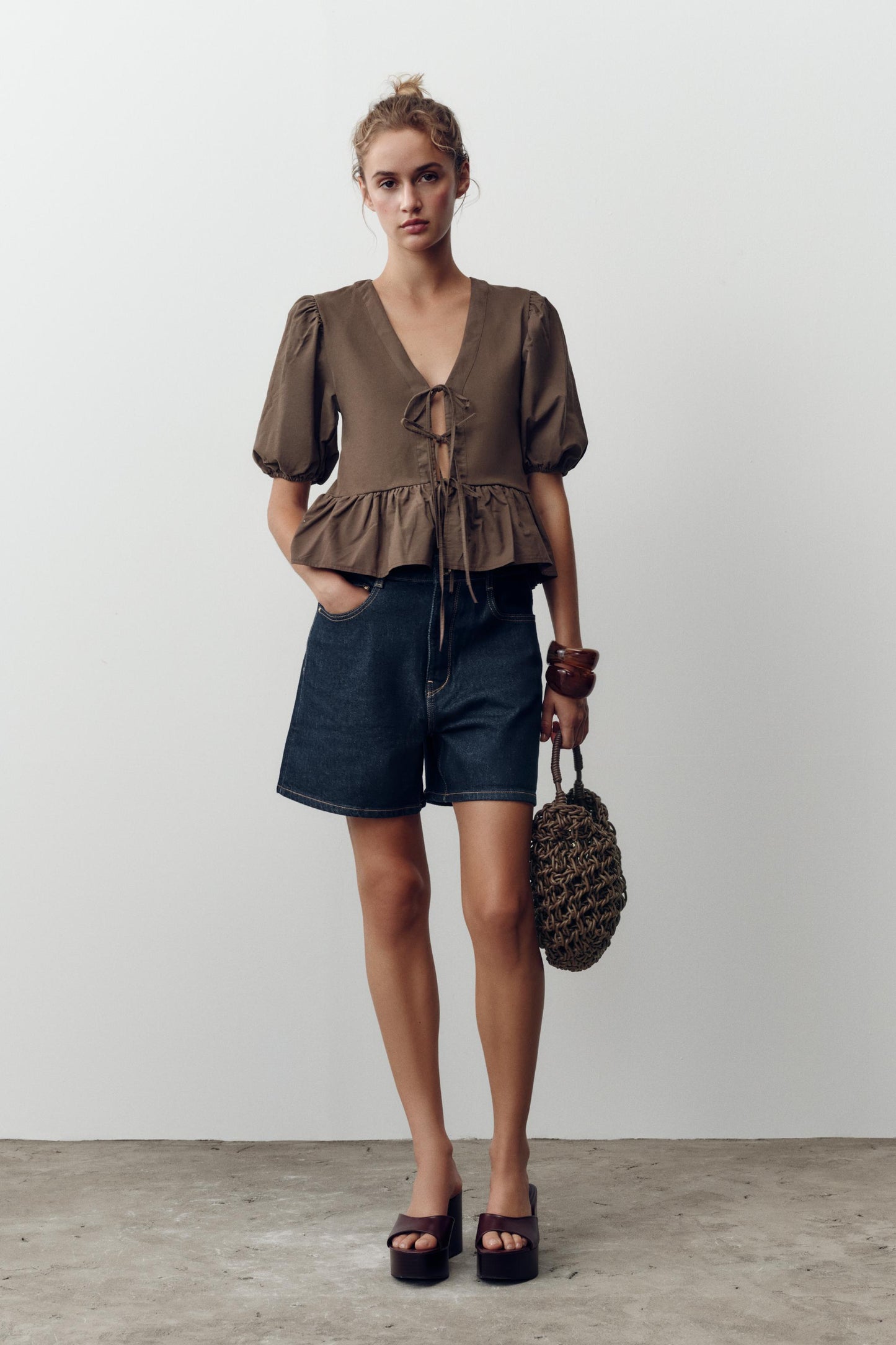 TOPSTITCHED WOVEN HANDBAG