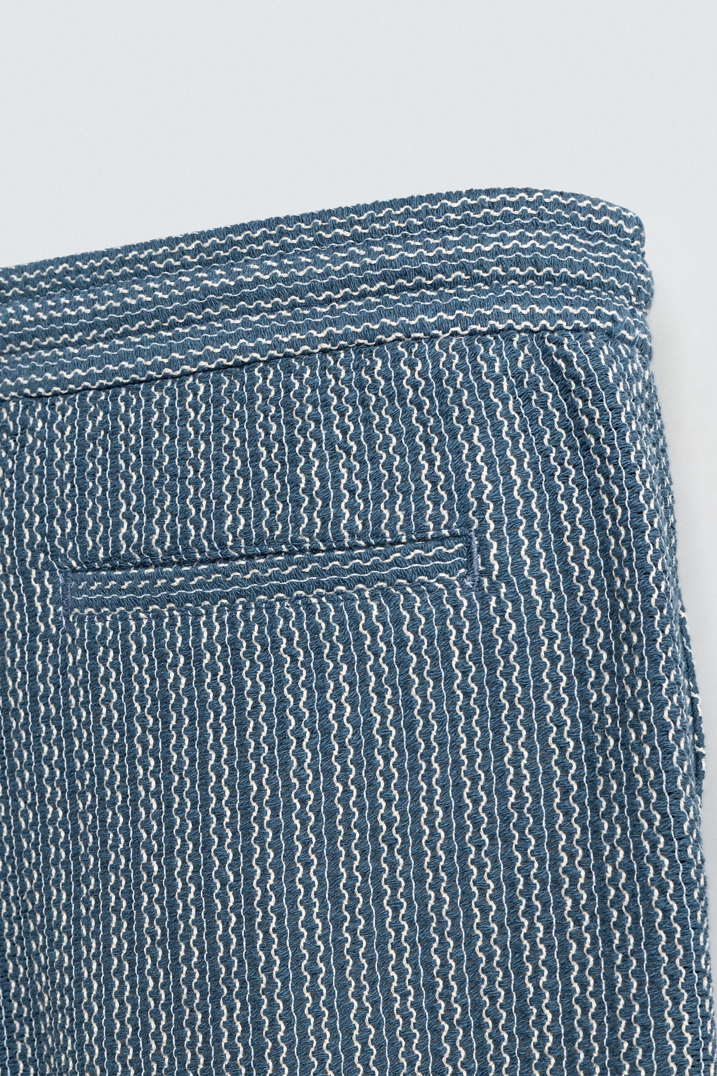 JACQUARD TEXTURED BERMUDA SHORTS