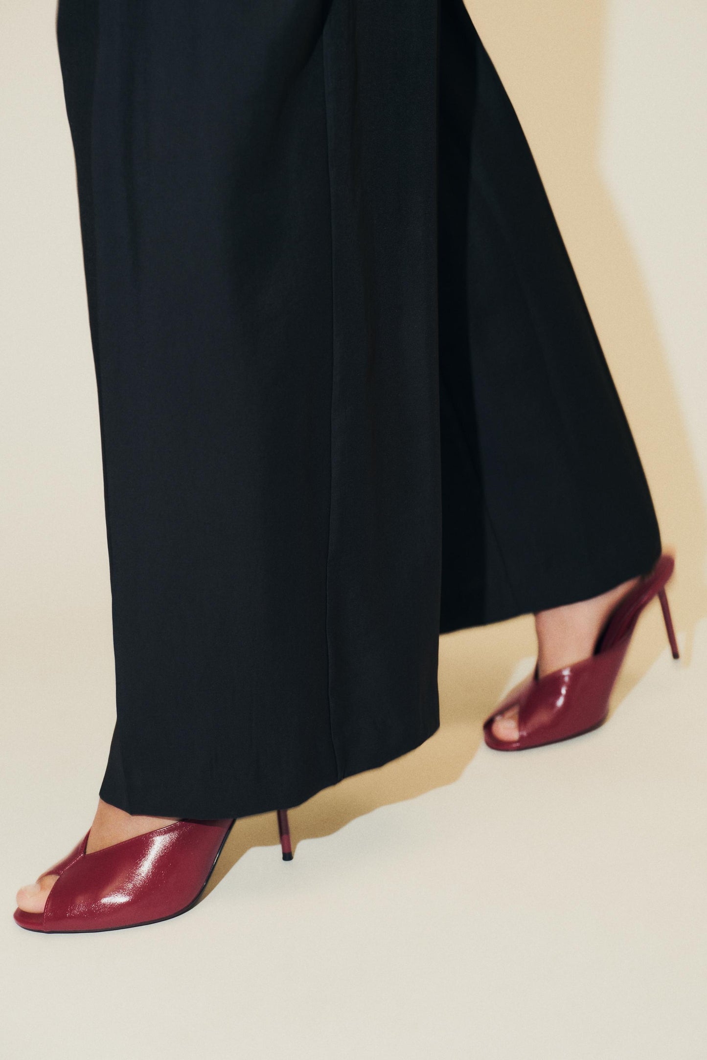 OPEN TOE SANDALS