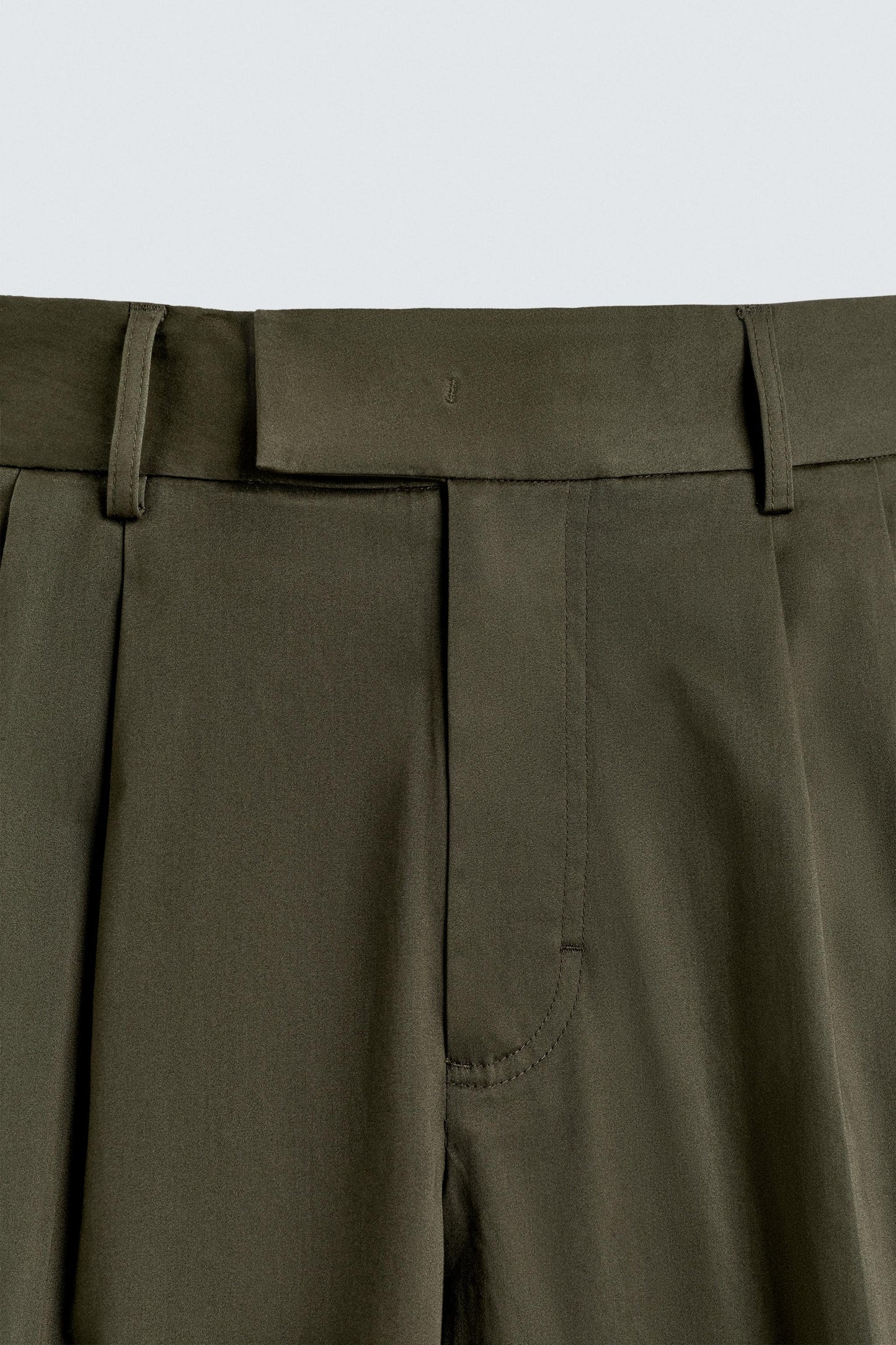 RELAXED FIT PLEATED PANTS