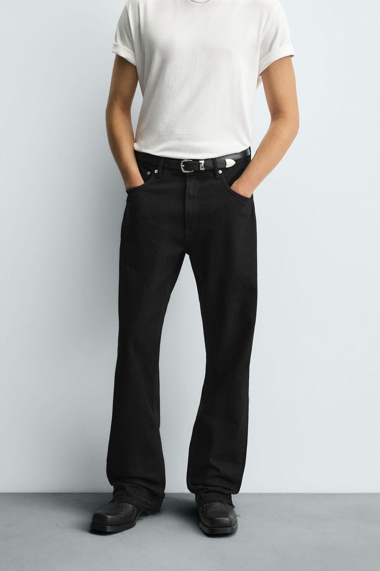FLARE FIT JEANS