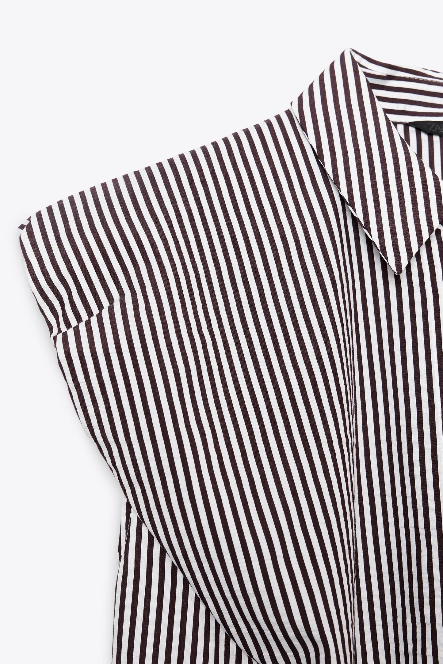 STRIPED SLEEVELESS SHIRT