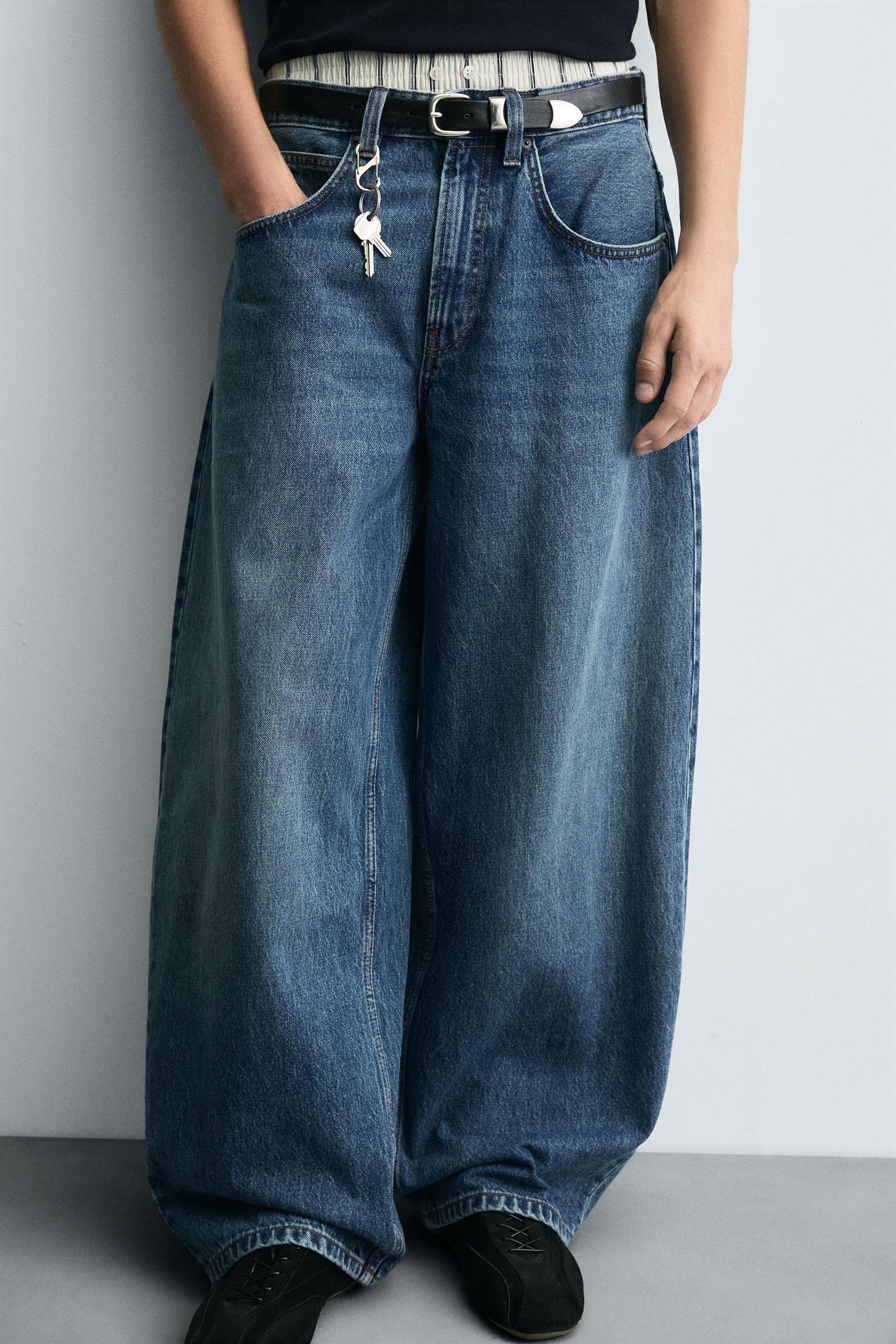 BALLOON FIT JEANS