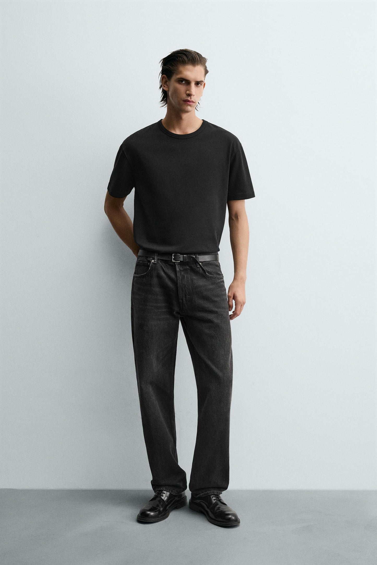 STRAIGHT FIT JEANS