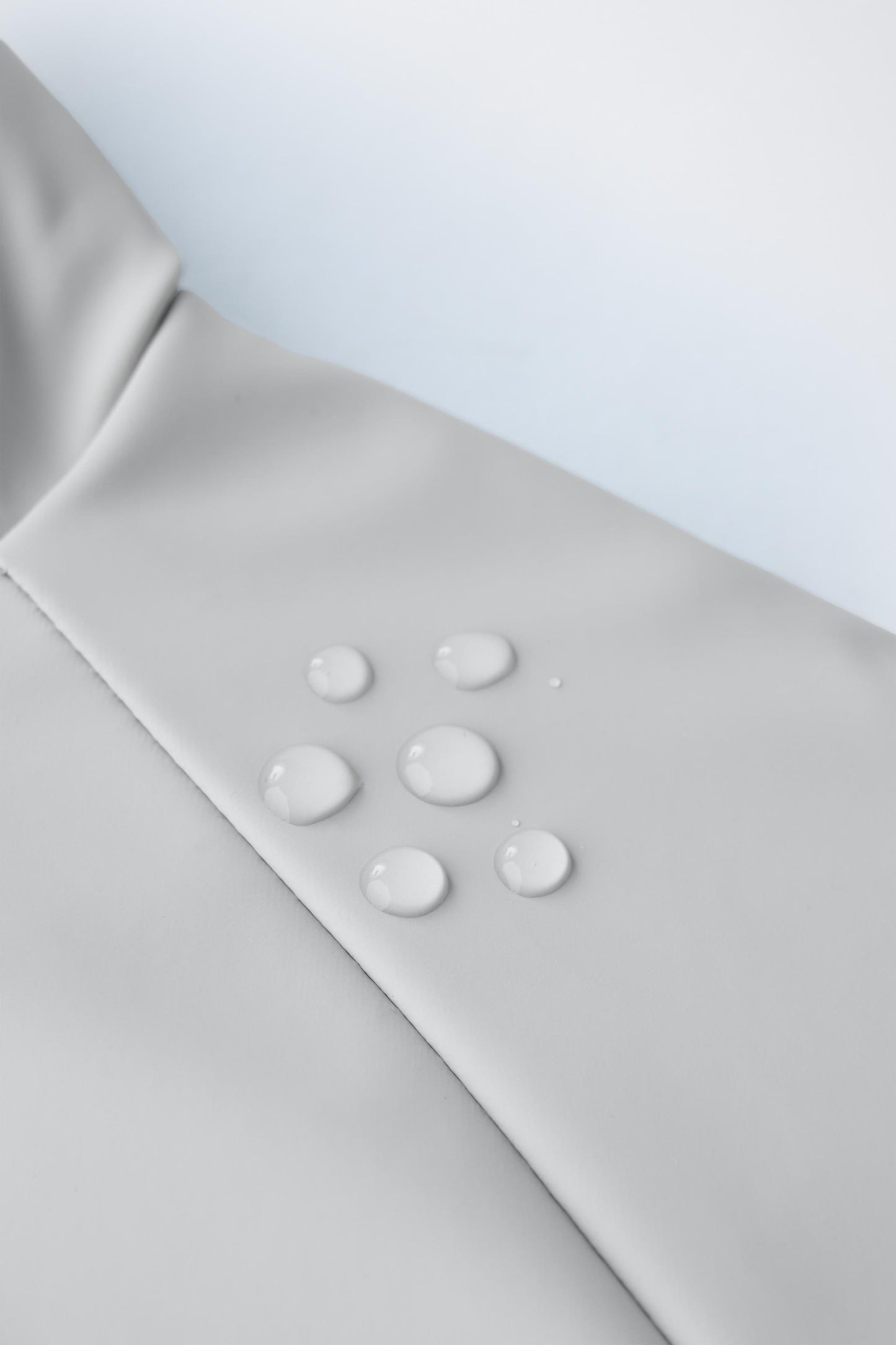 RUBBERIZED WATER RESISTANT RAINCOAT