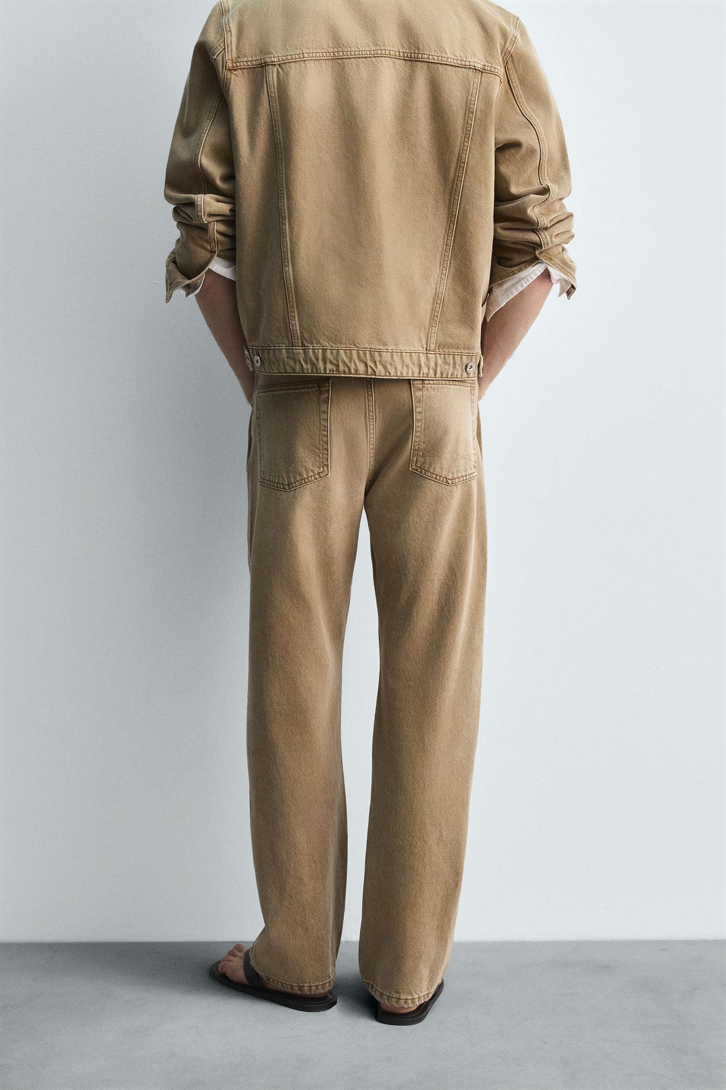 RELAXED FIT JEANS