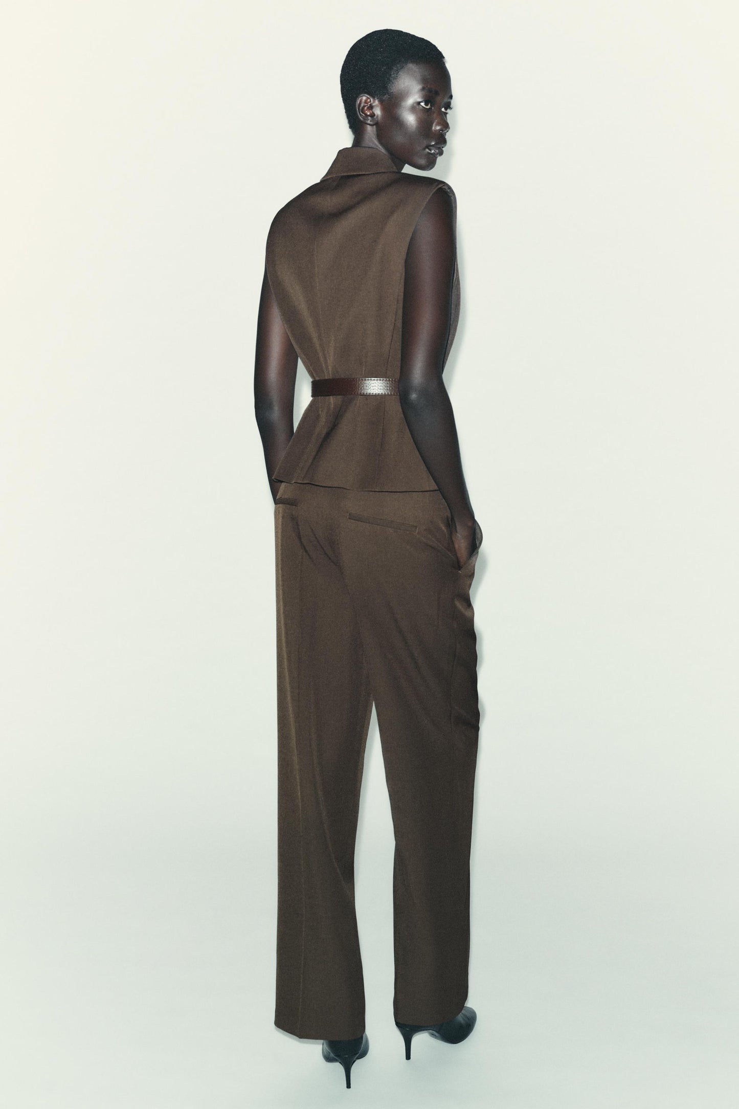 HIGH-WAISTED STRAIGHT LEG PANTS