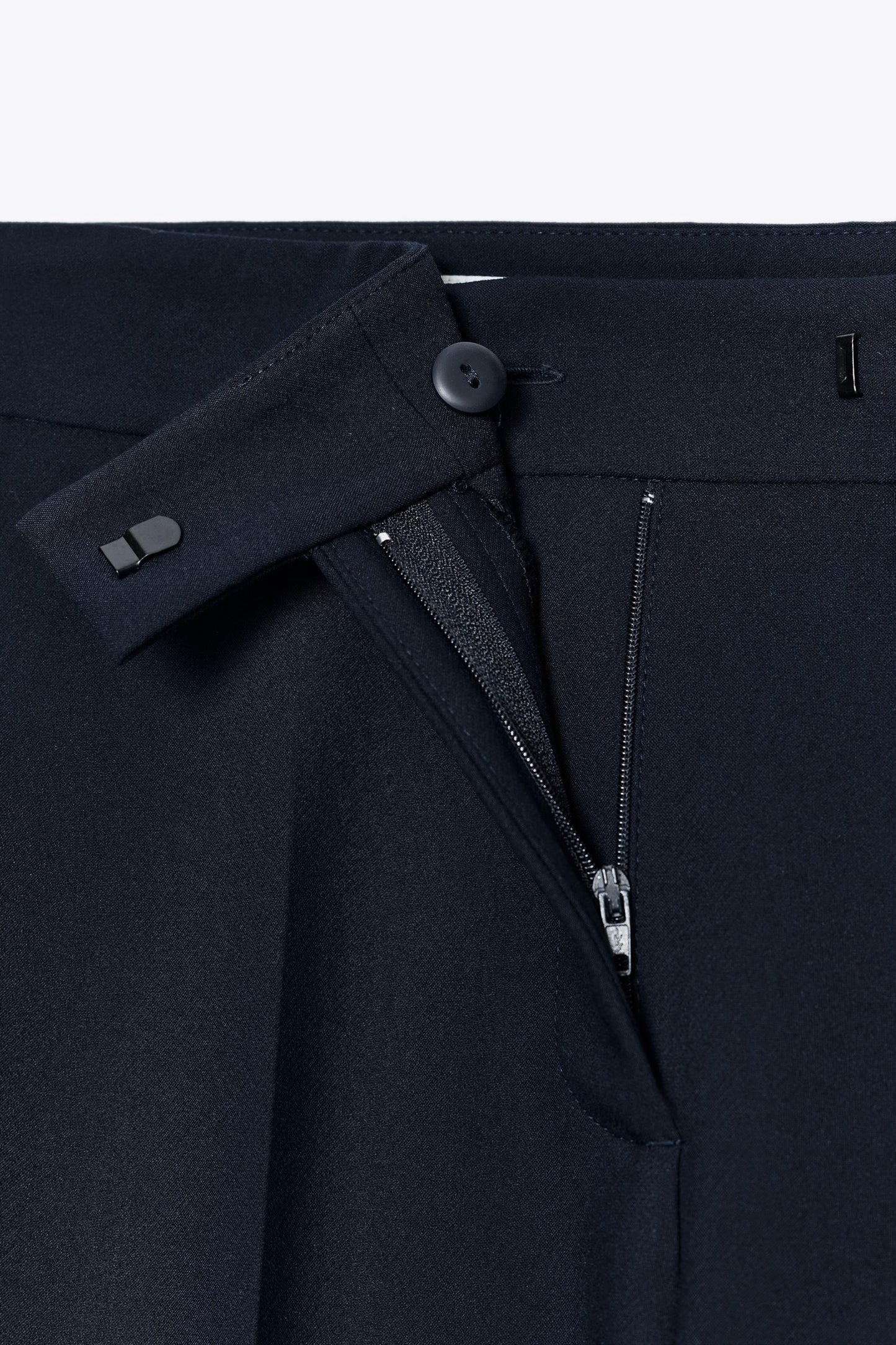 HIGH-WAISTED SLIM PANTS