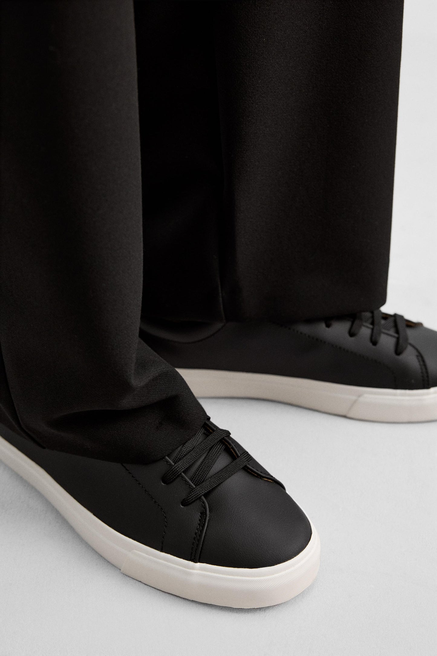 BASIC SNEAKERS