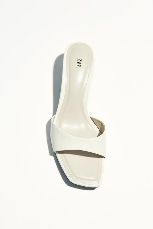 LOW HEELED LEATHER SANDALS