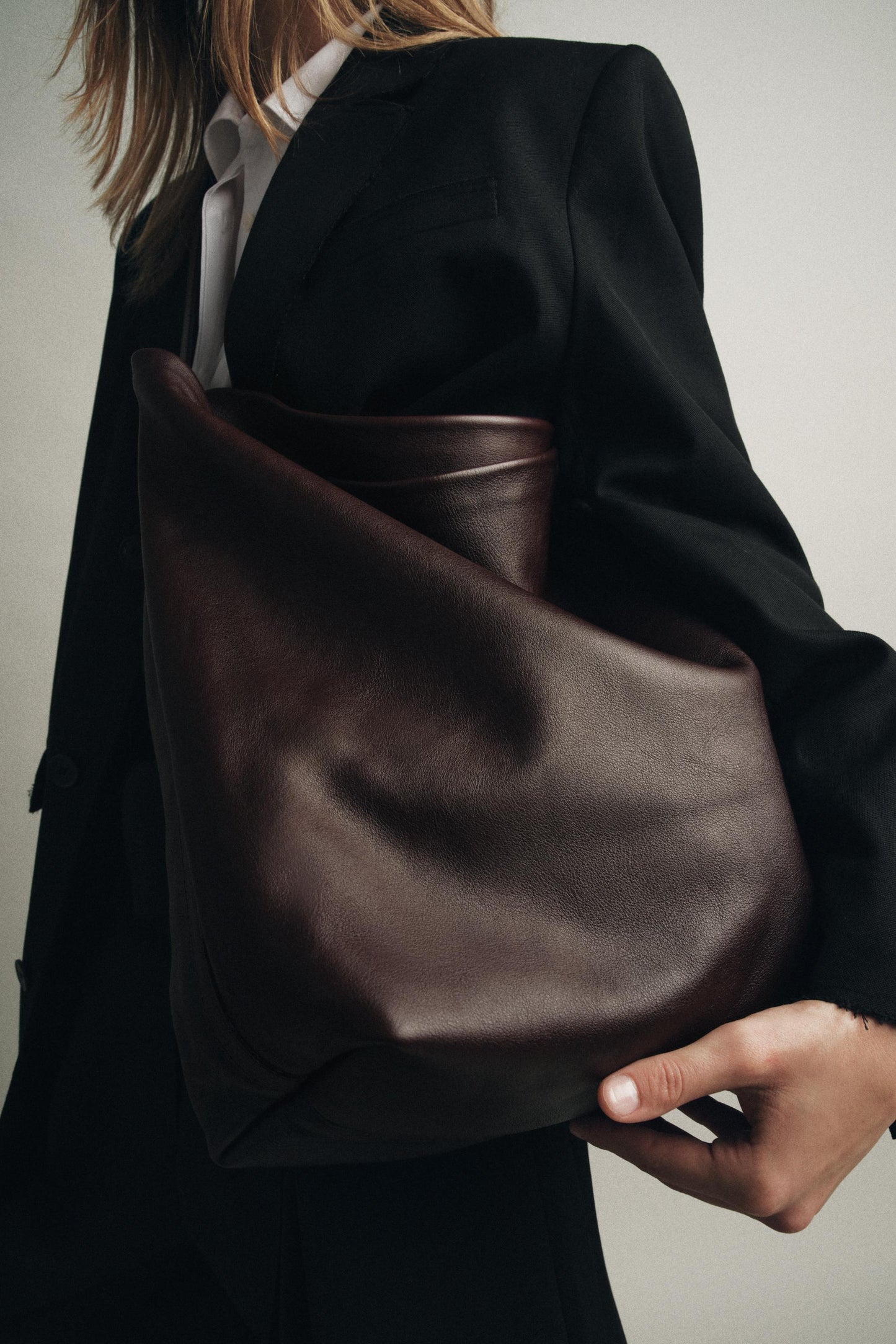 DOUBLE COMPARTMENT LEATHER BUCKET BAG