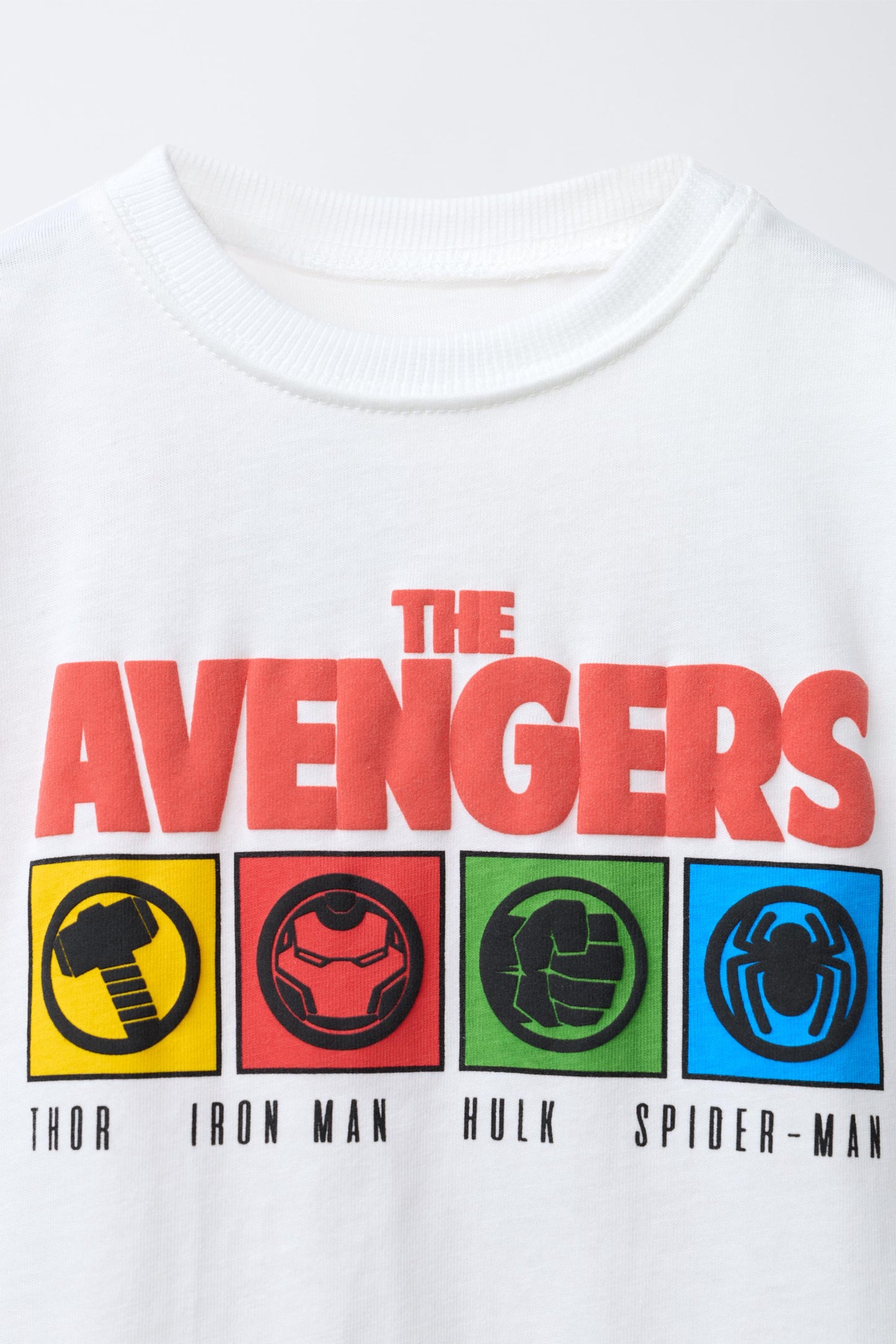 THE AVENGERS © MARVEL EMBOSSED T-SHIRT