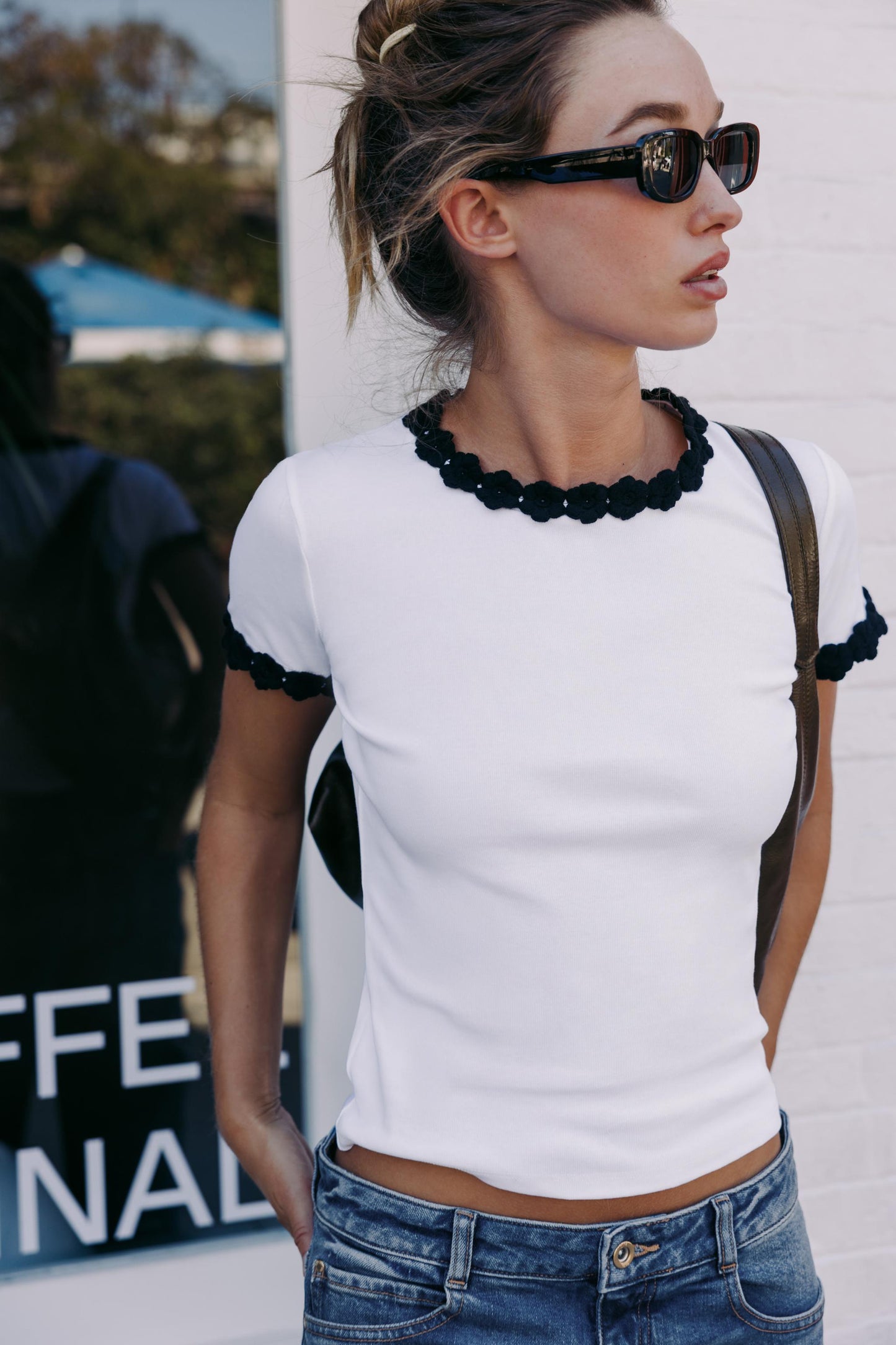 FLOWER TRIM T-SHIRT