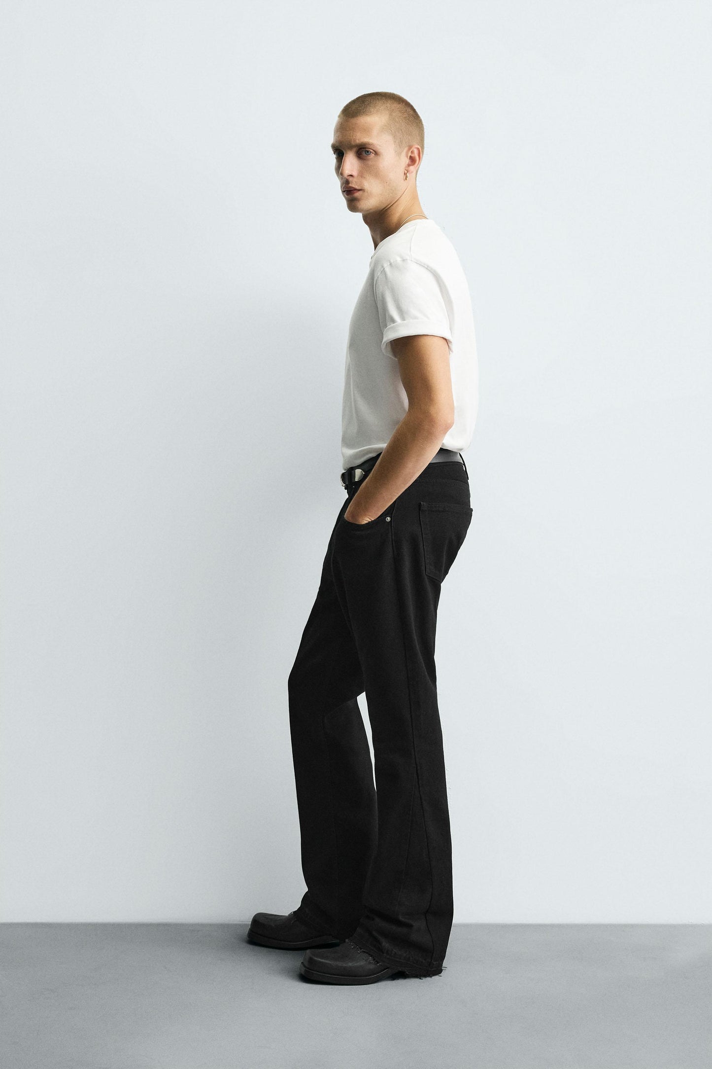 FLARE FIT JEANS
