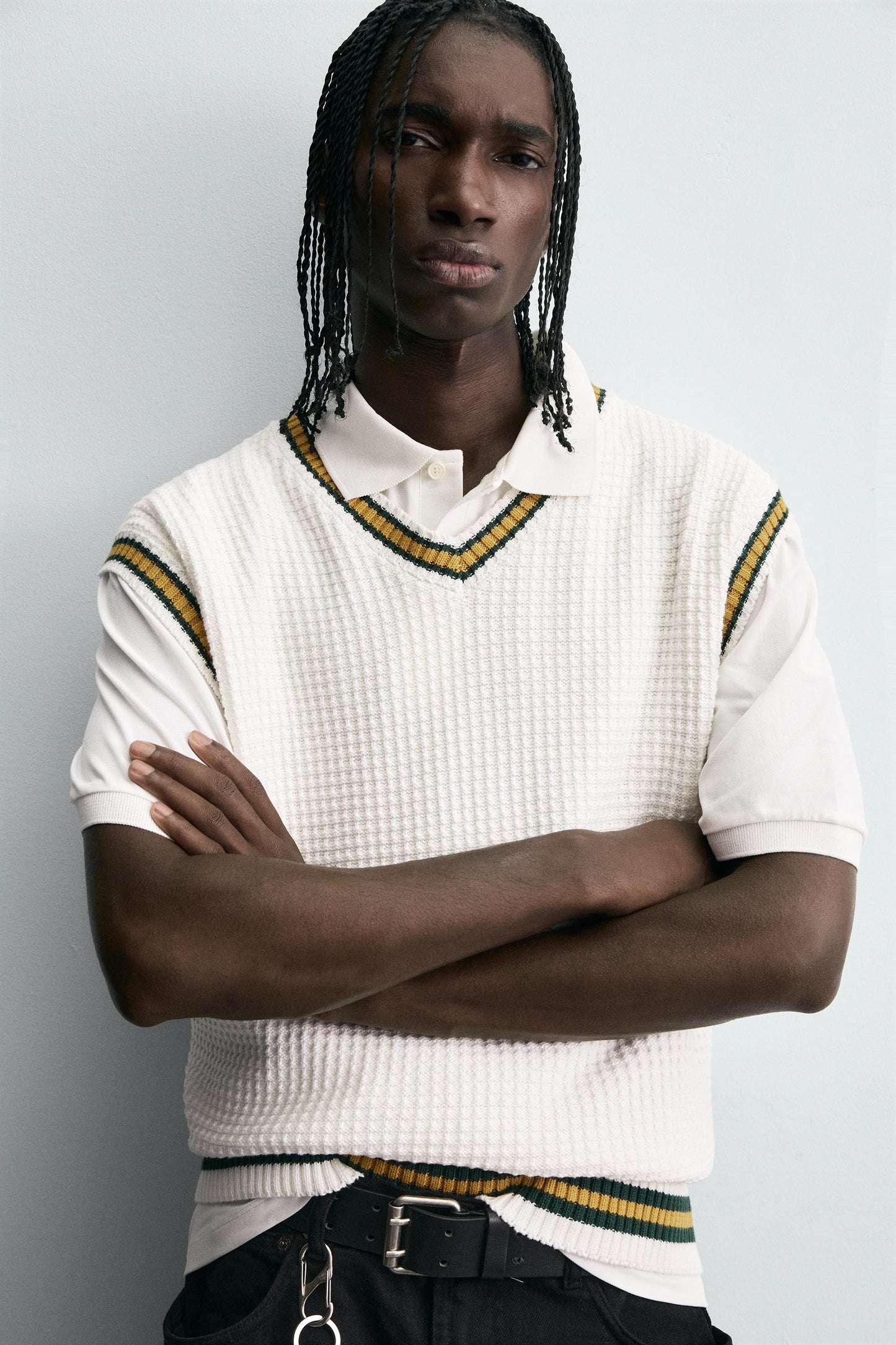 CONTRAST STRIPE KNIT VEST