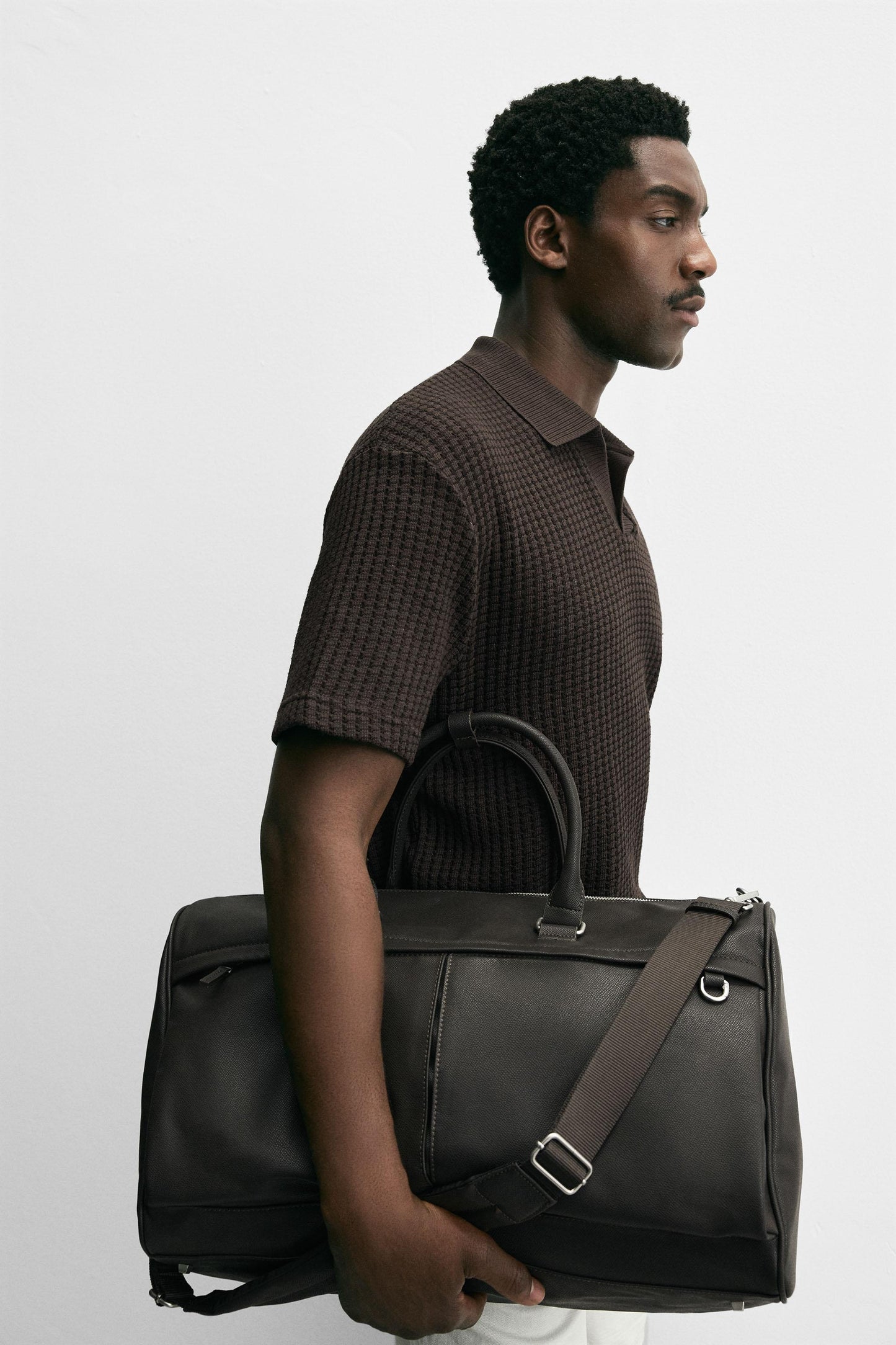 TEXTURED TRAVEL BAG