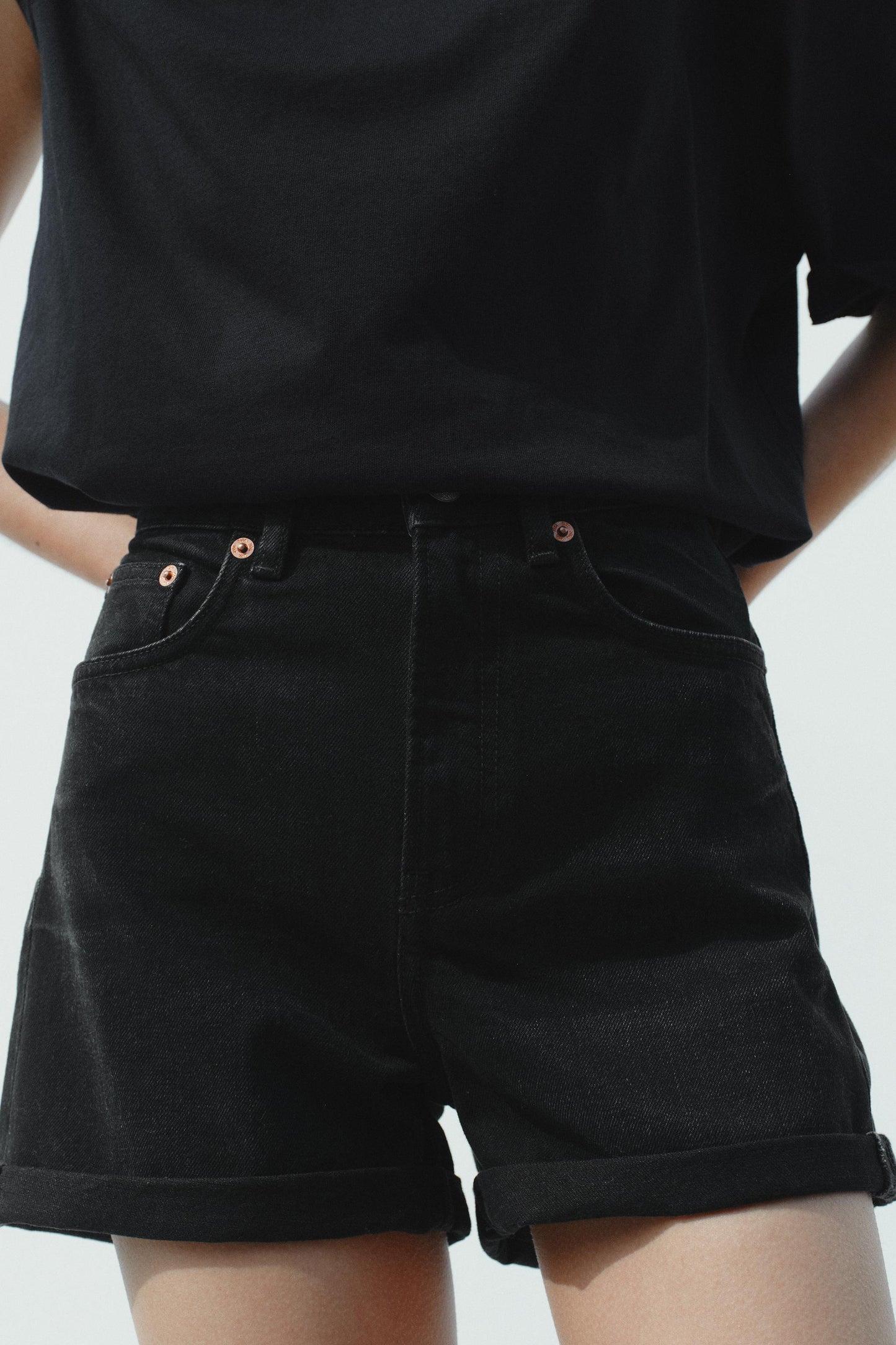 HIGH-WAISTED MOM FIT SHORTS
