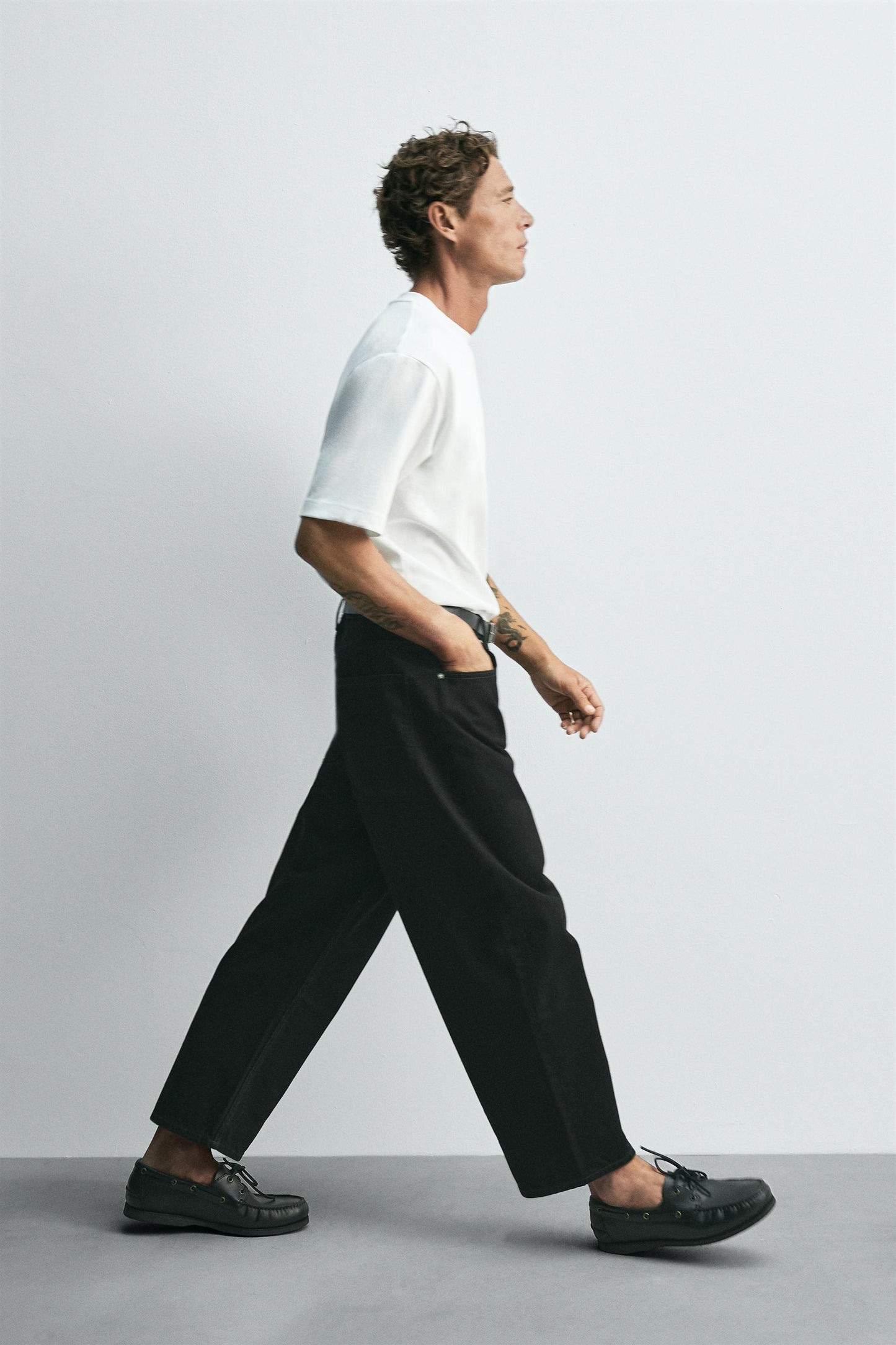 TAPERED WIDE FIT JEANS