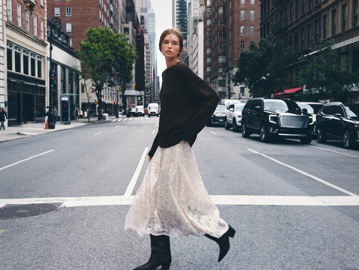 BASIC KNIT SWEATER