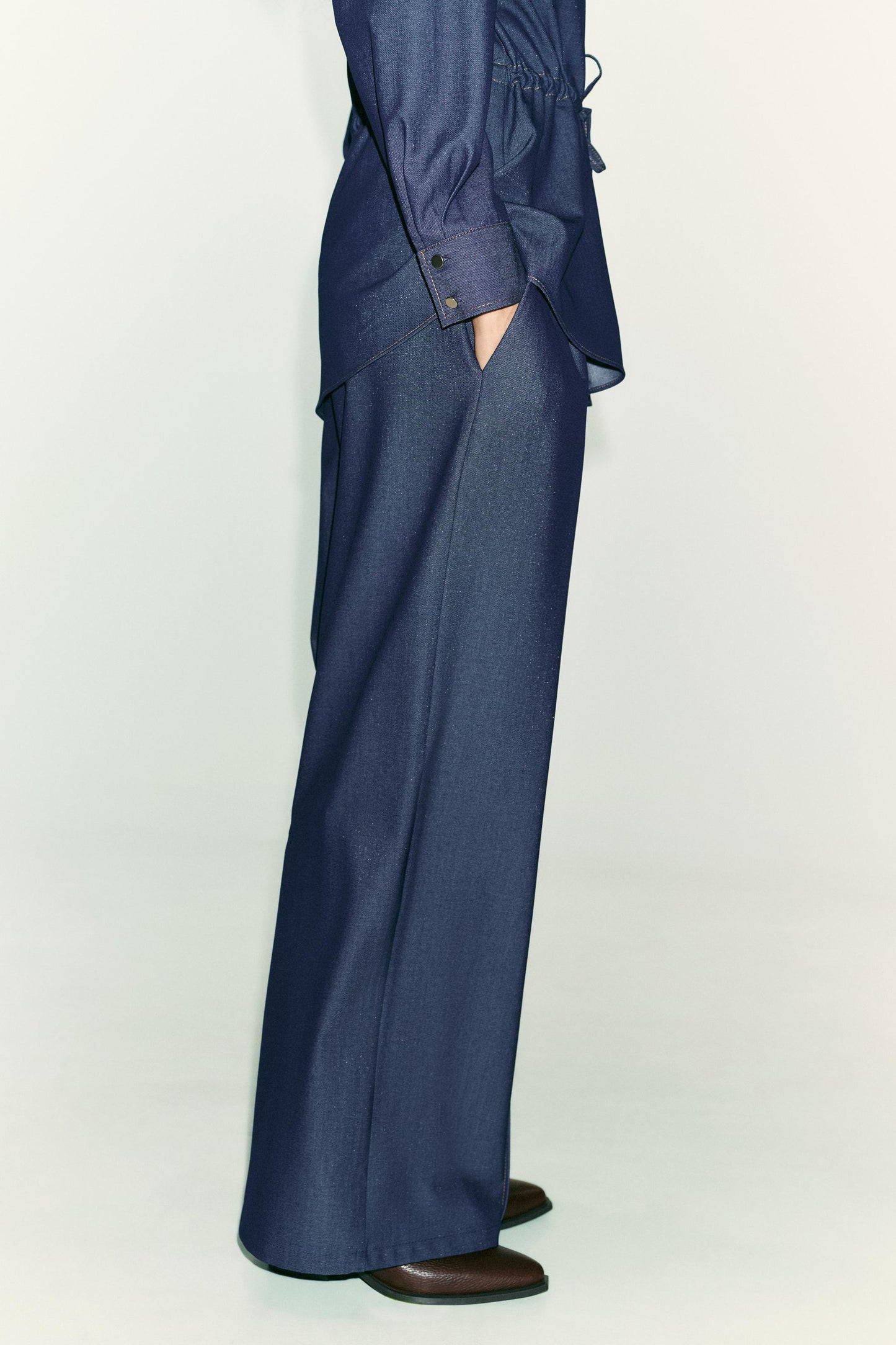 STITCHED WIDE LEG PANTS