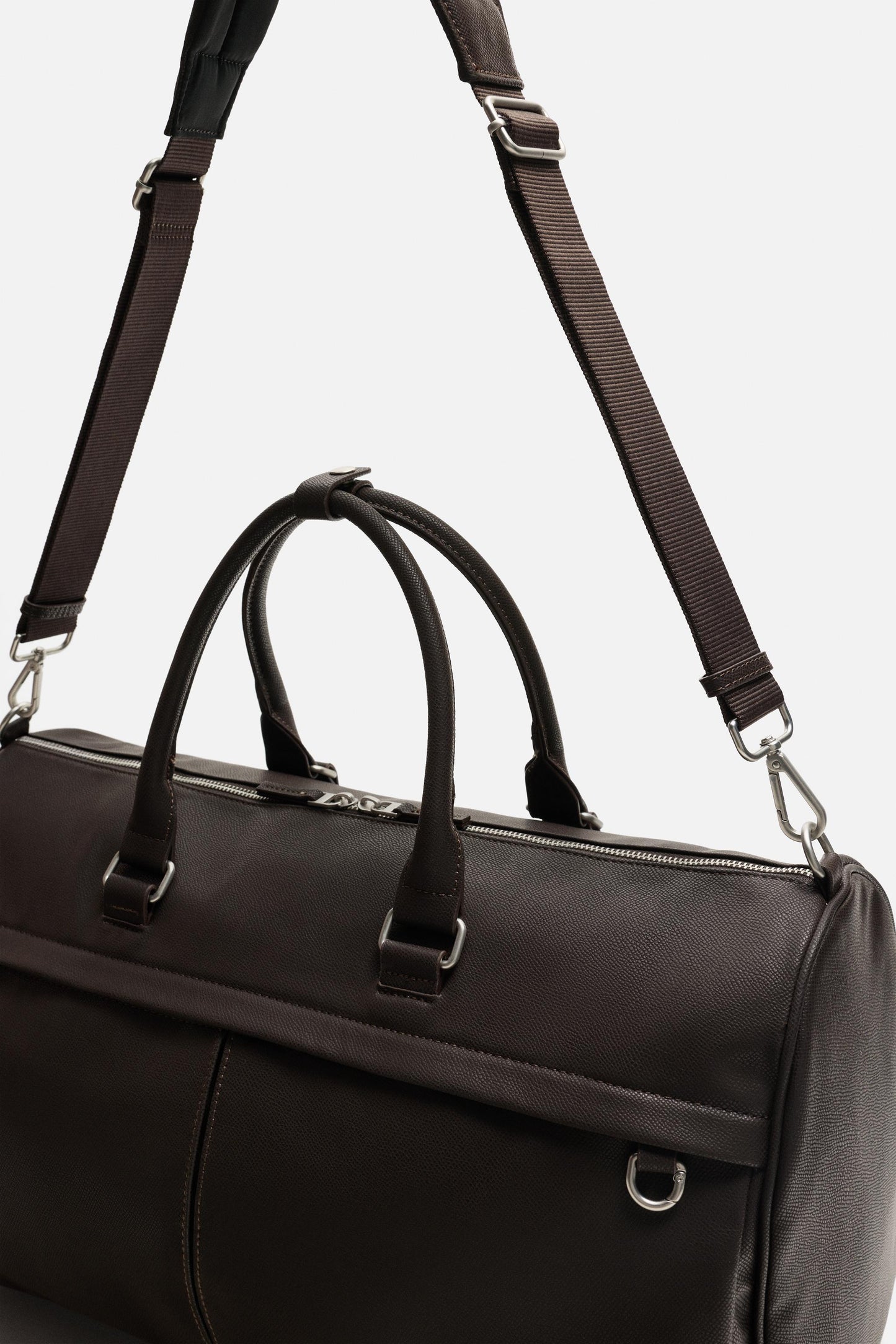 TEXTURED TRAVEL BAG
