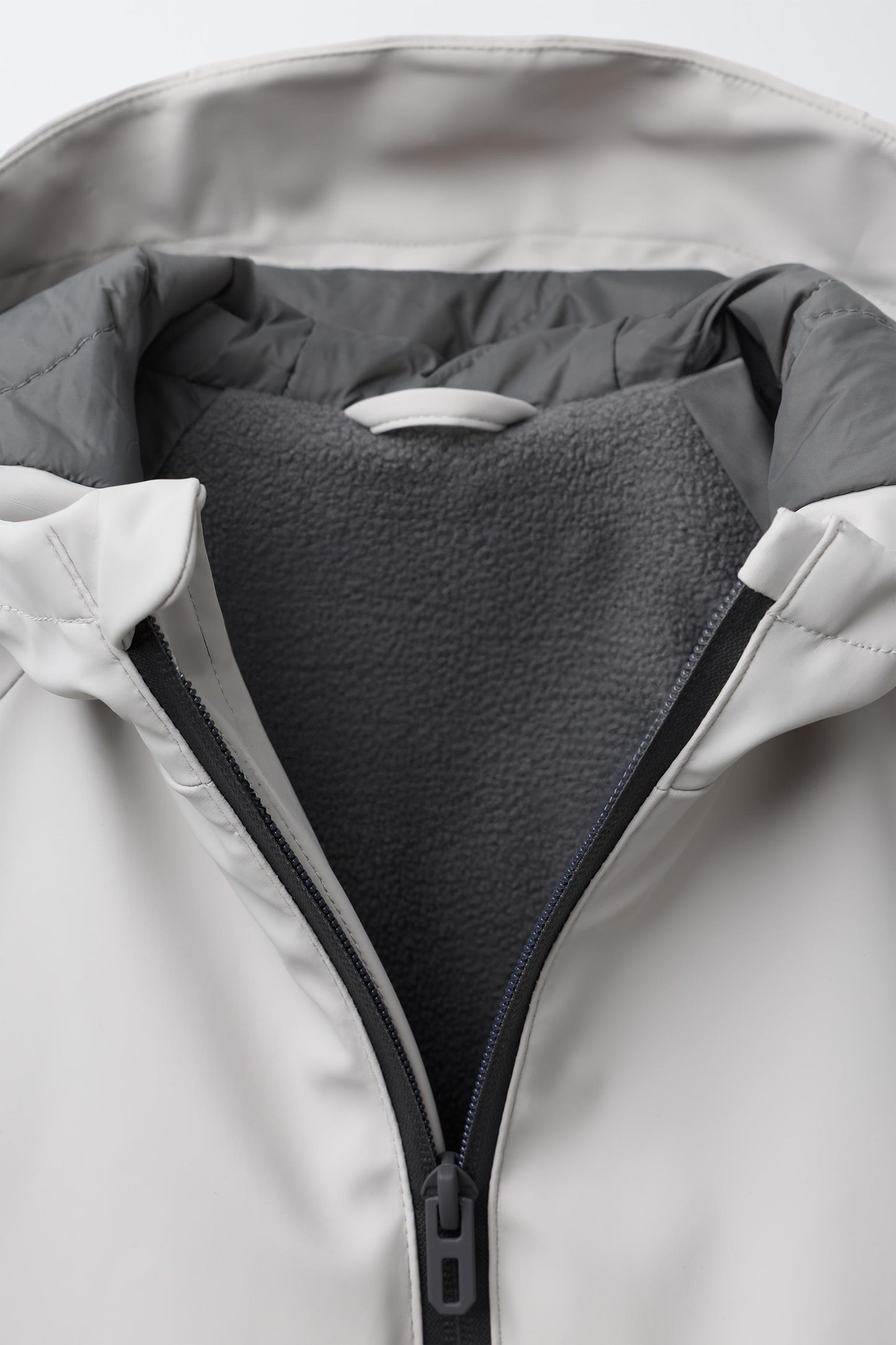 RUBBERIZED WATER RESISTANT RAINCOAT