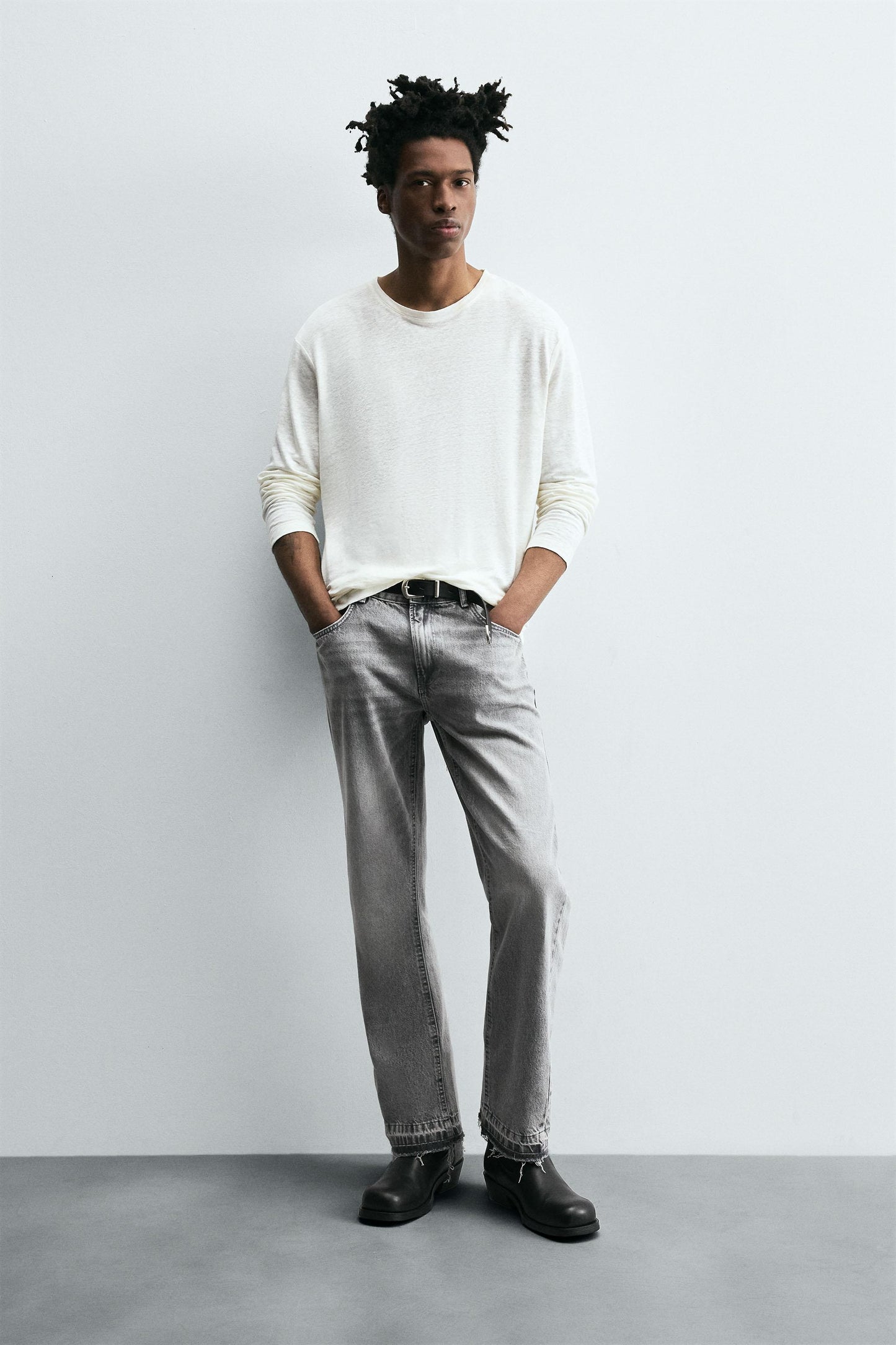 FLARE FIT JEANS