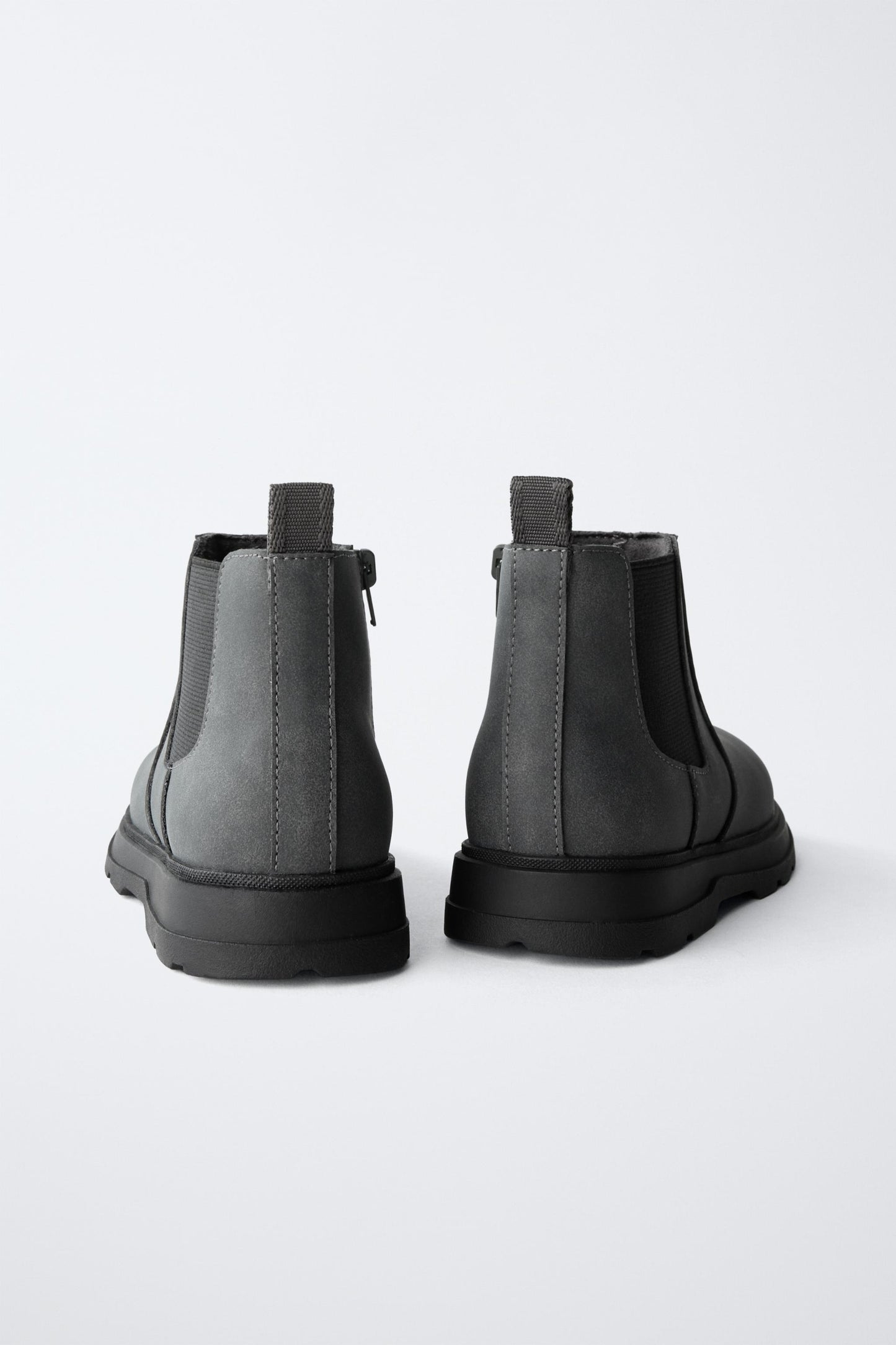 CHELSEA BOOTS
