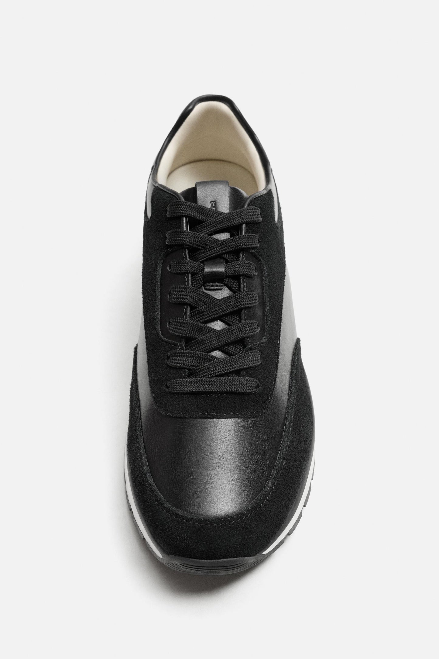 CASUAL SNEAKERS