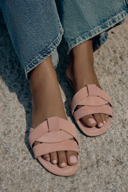CROSSOVER LEATHER FLAT SANDALS