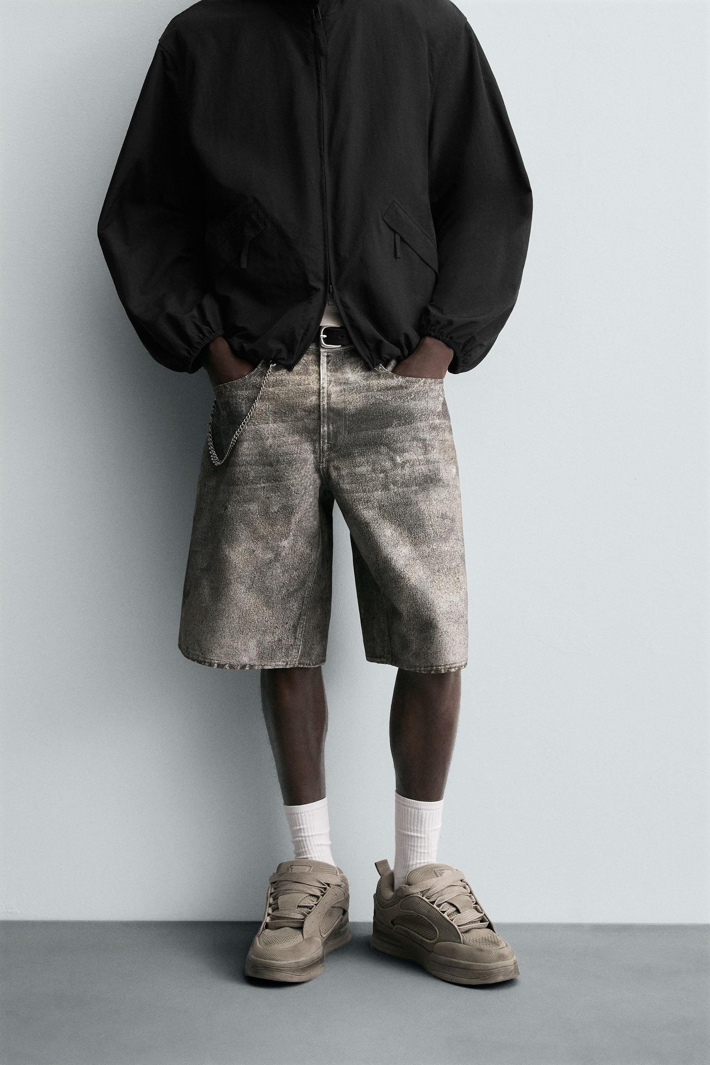 ABSTRACT PRINT BAGGY FIT DENIM SHORTS
