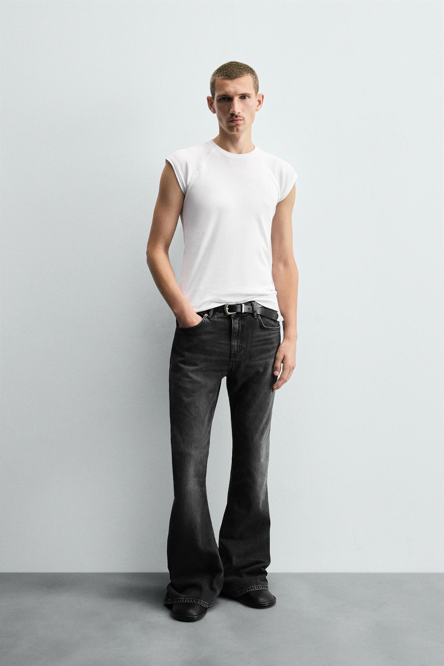 FLARE FIT JEANS