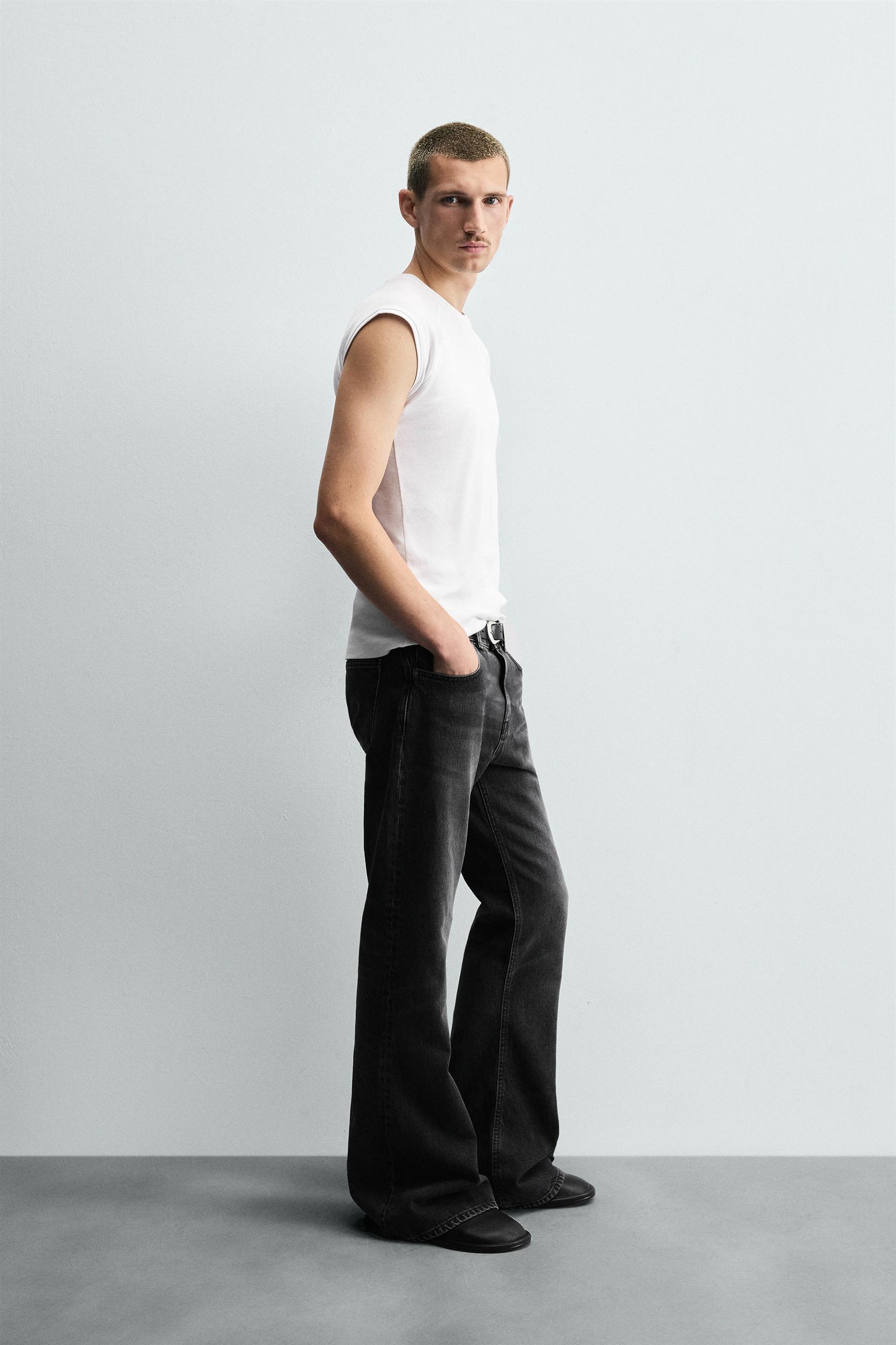 FLARE FIT JEANS