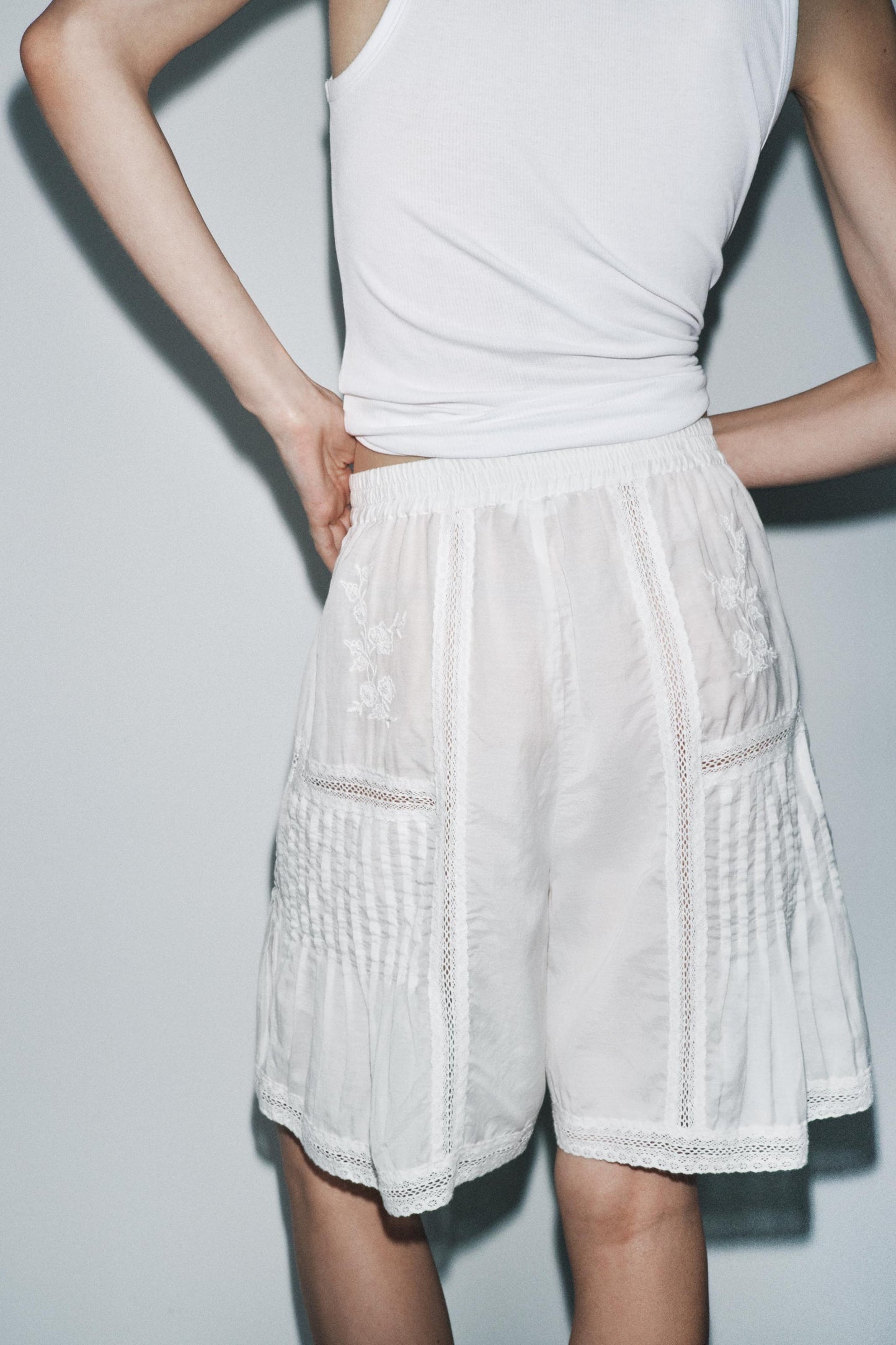 EMBROIDERED LACE BERMUDA SHORTS LIMITED EDITION