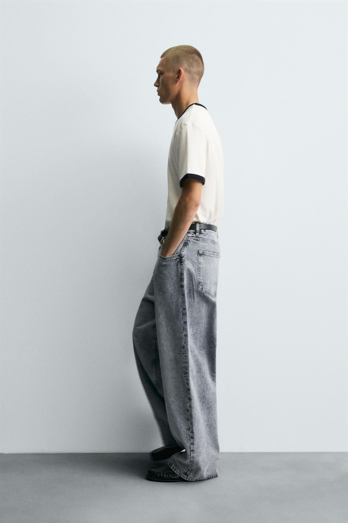 WIDE BAGGY FIT JEANS