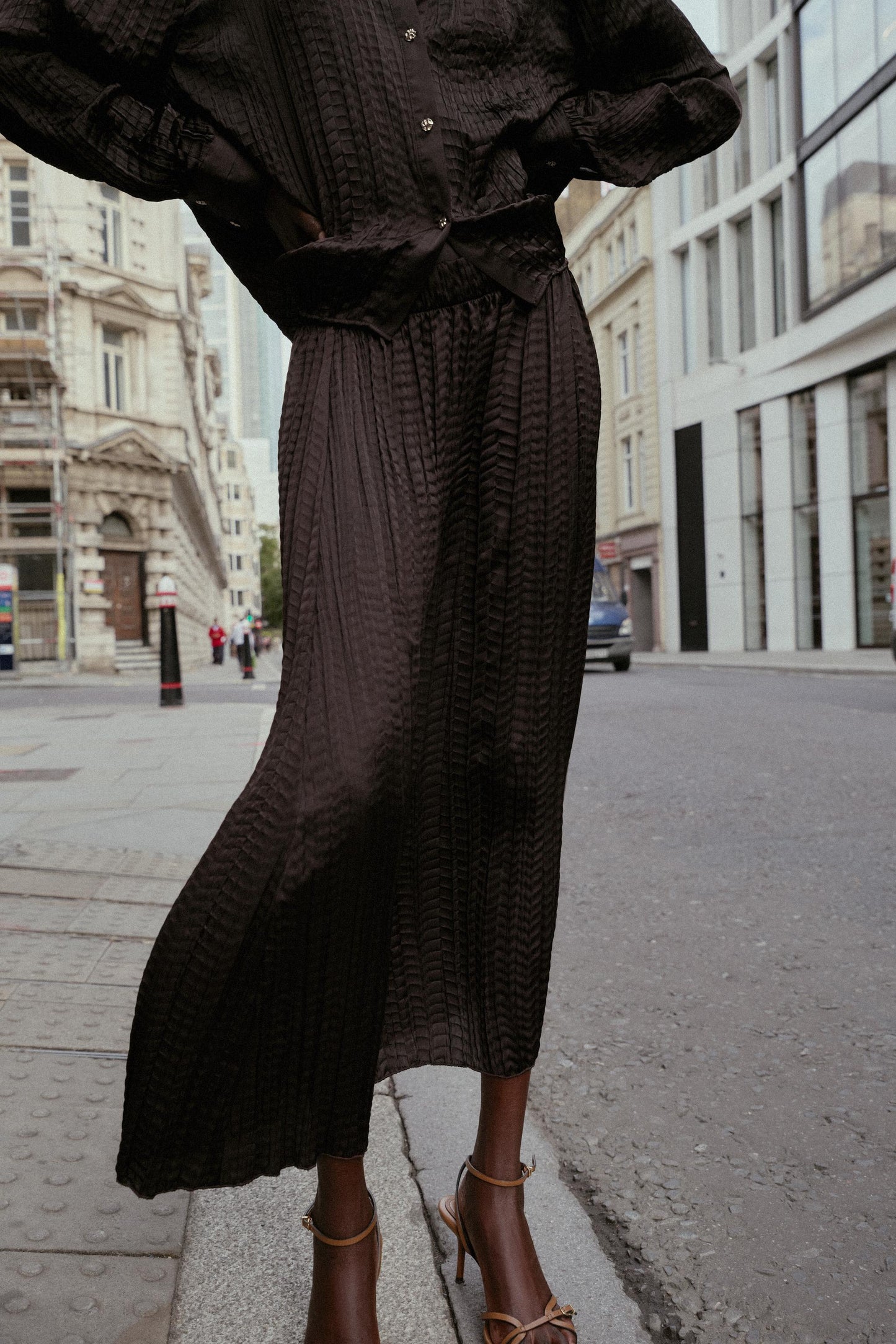 WRINKLED EFFECT SATIN SKIRT