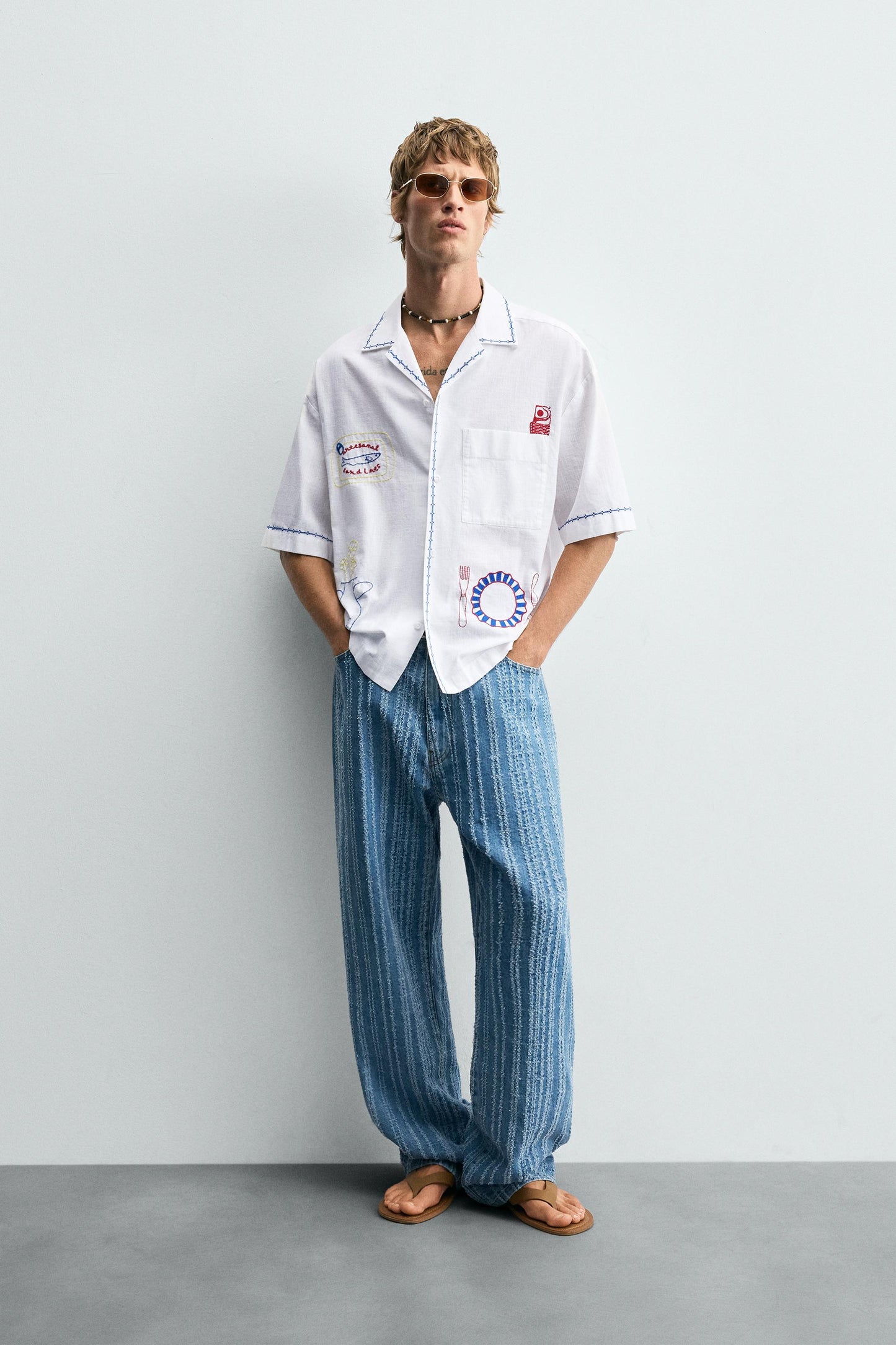 CONTRAST EMBROIDERY SHIRT