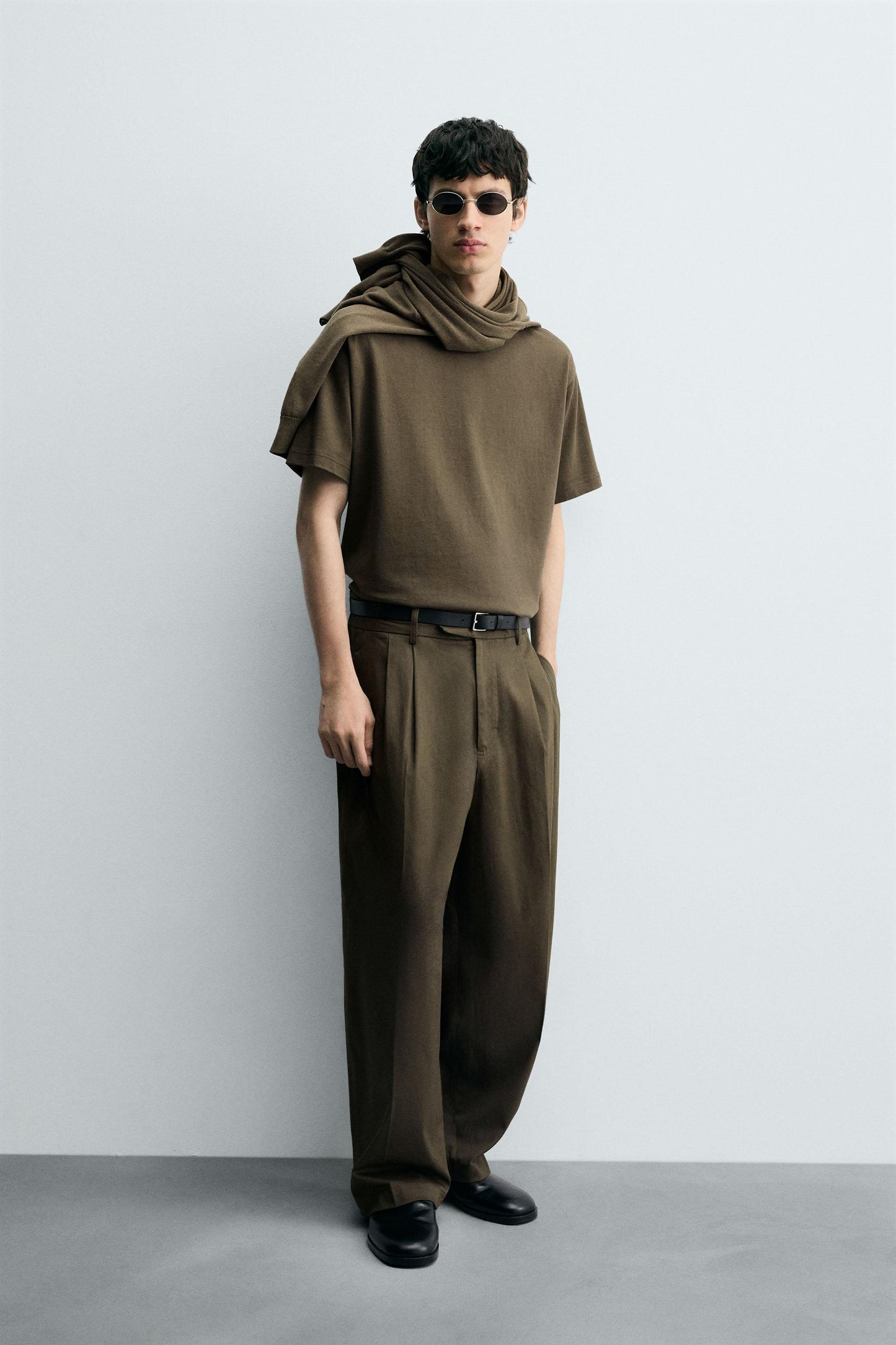 RELAXED FIT PLEATED PANTS