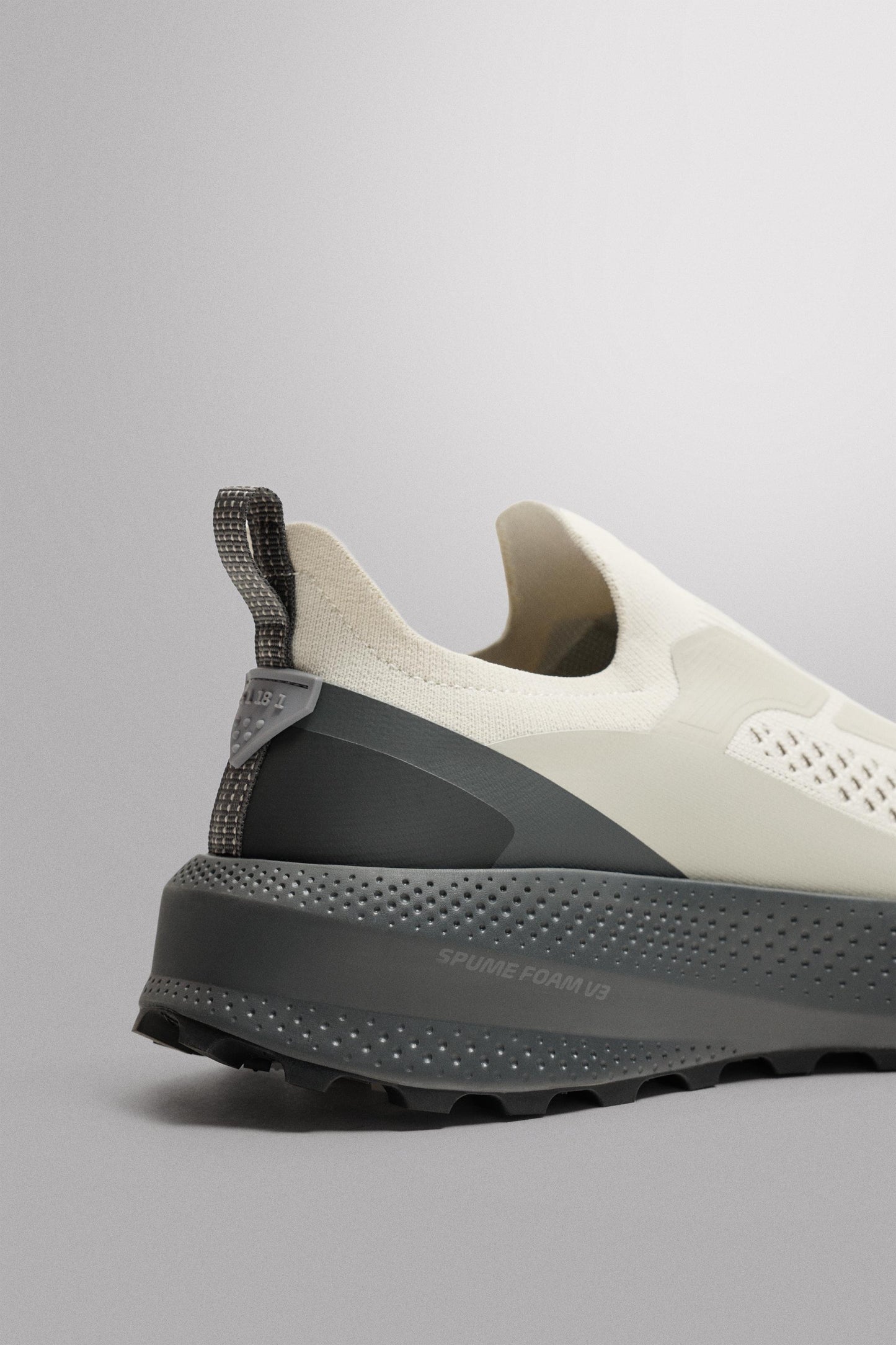 LACELESS SNEAKERS
