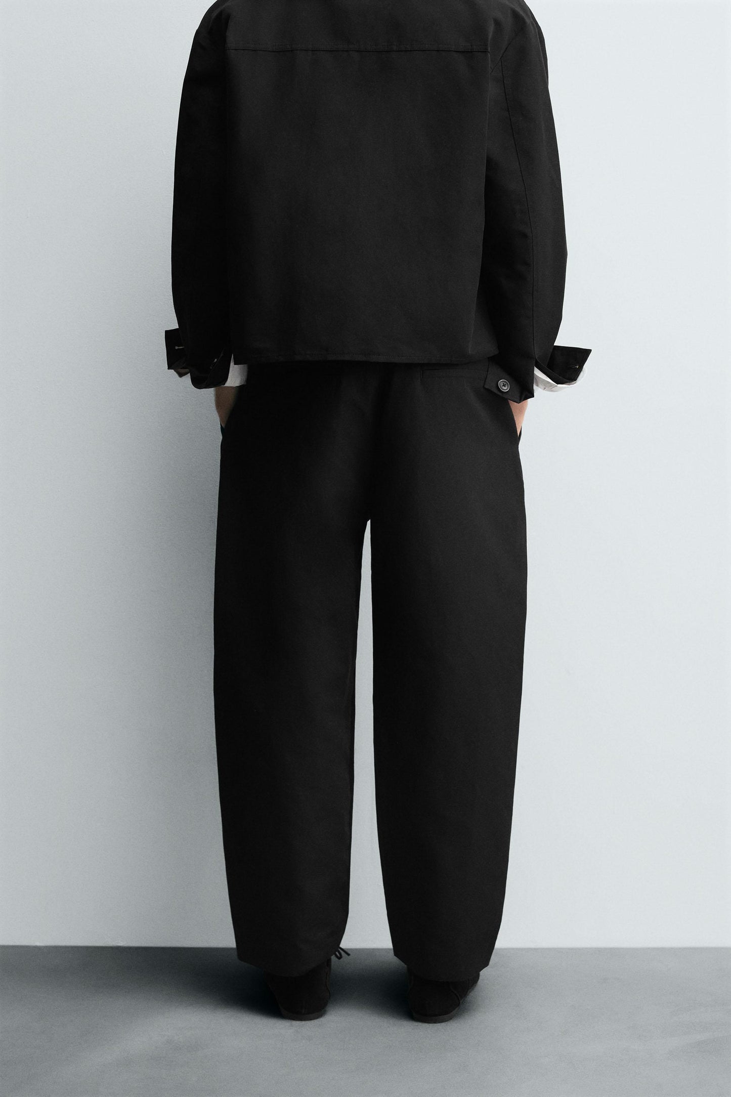RELAXED FIT PLEATED PANTS