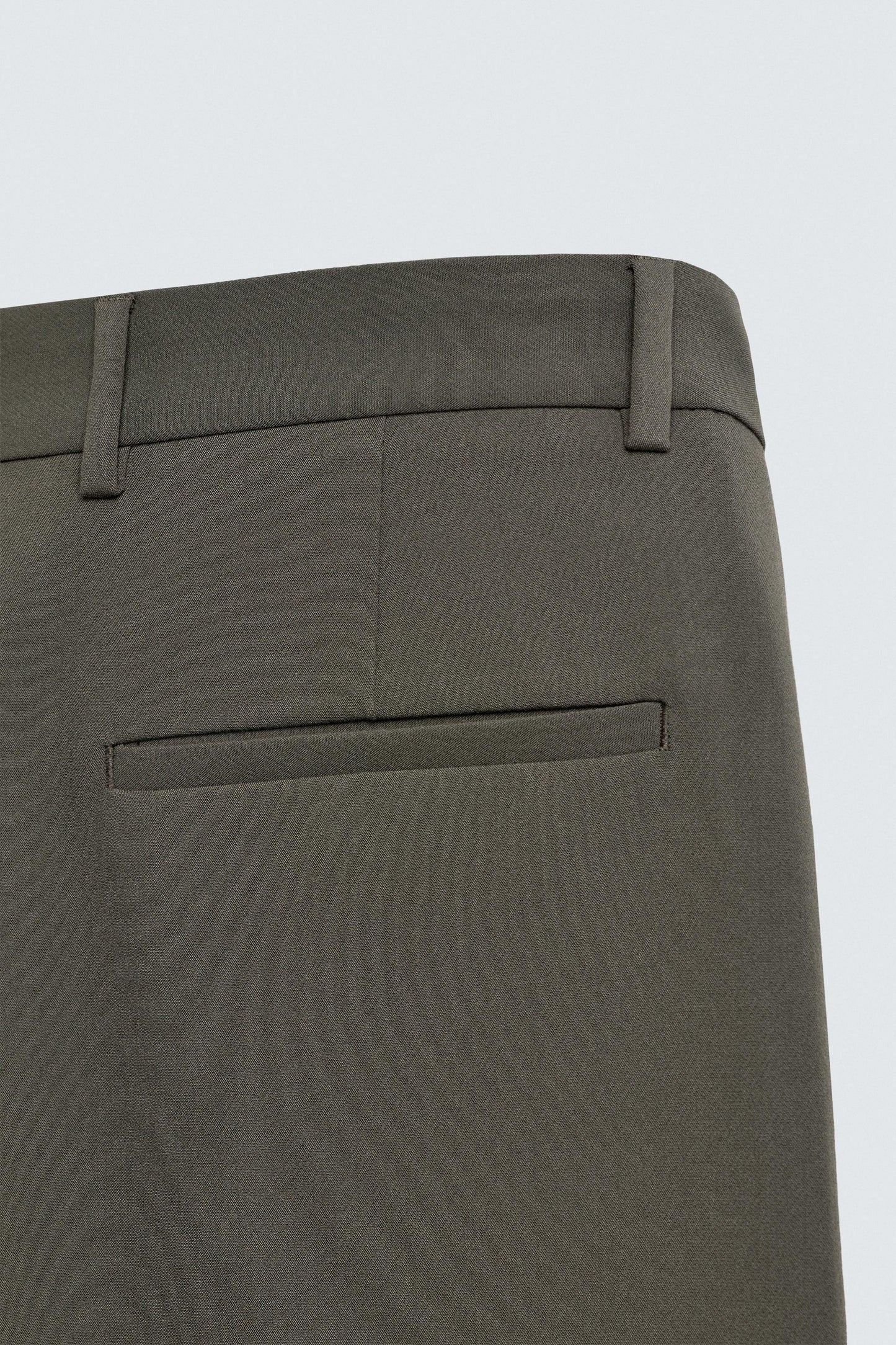 RELAXED FIT PLEATED PANTS