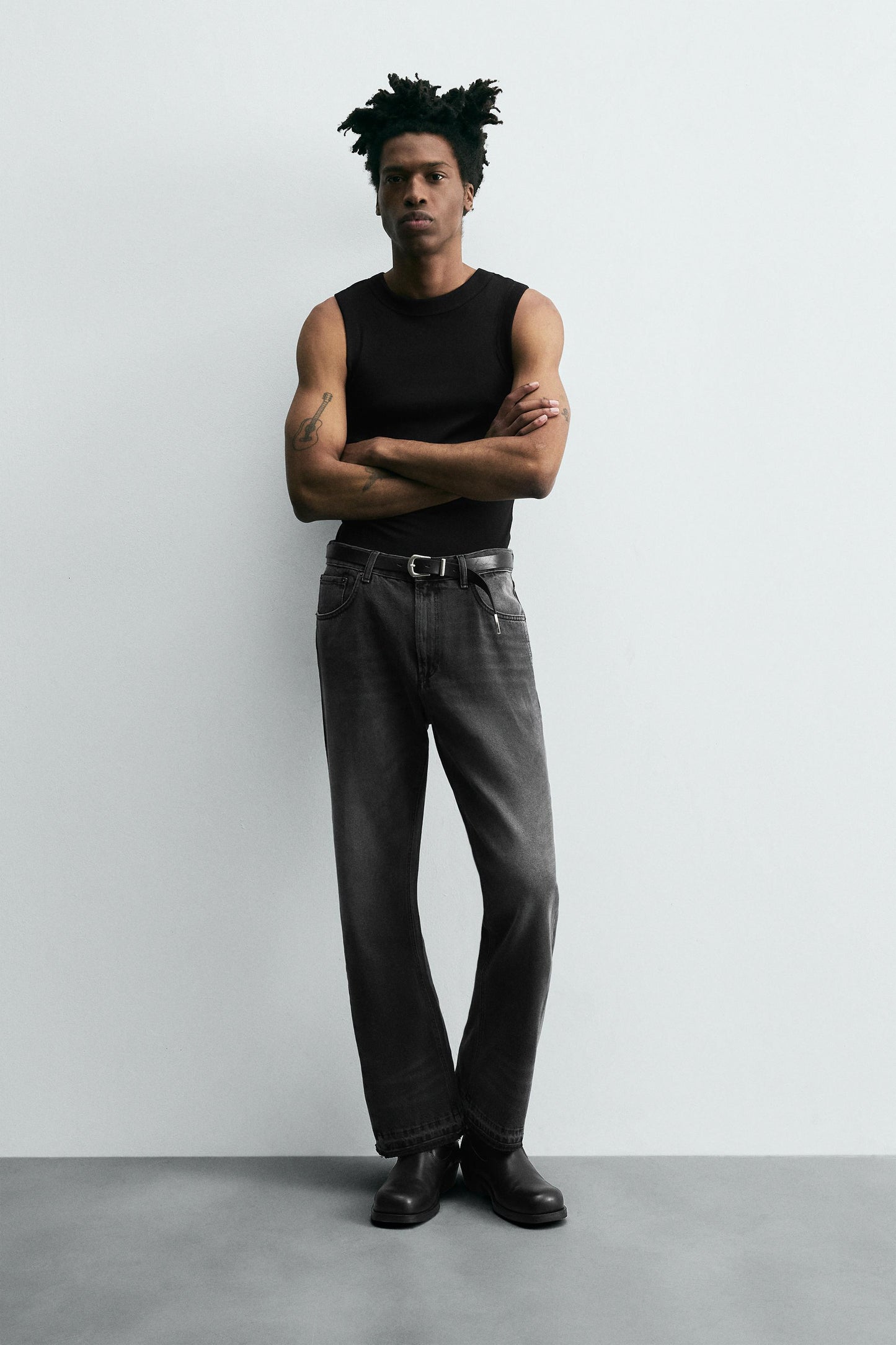 FLARE FIT JEANS