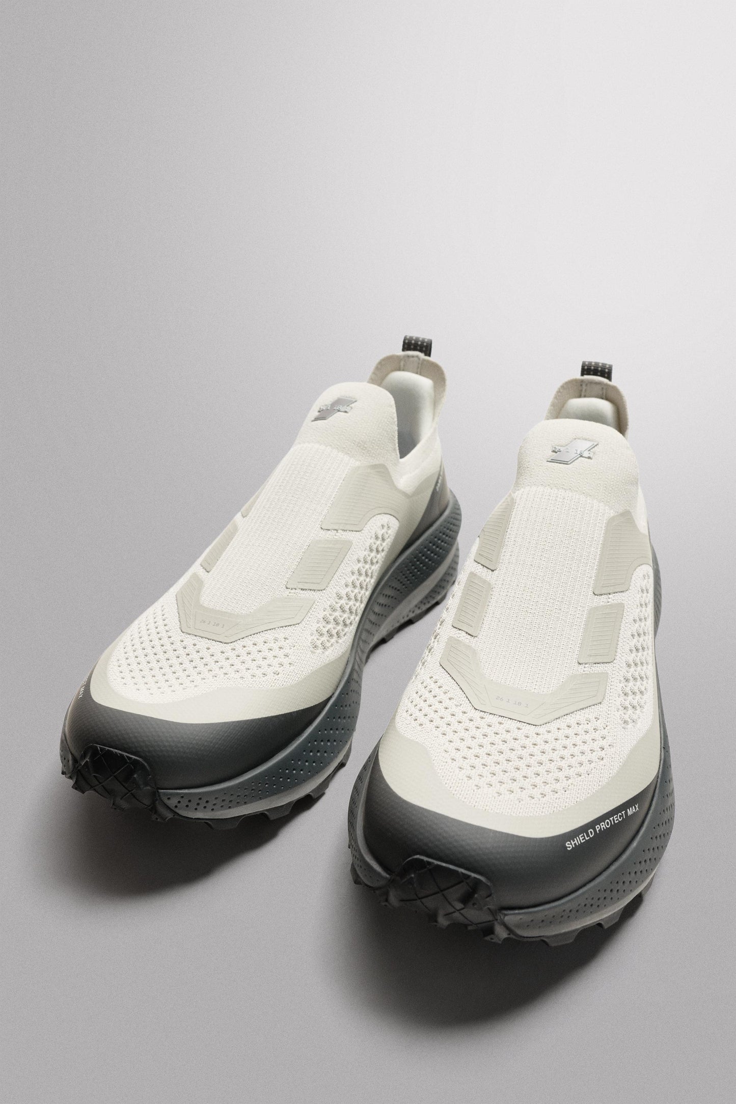 LACELESS SNEAKERS